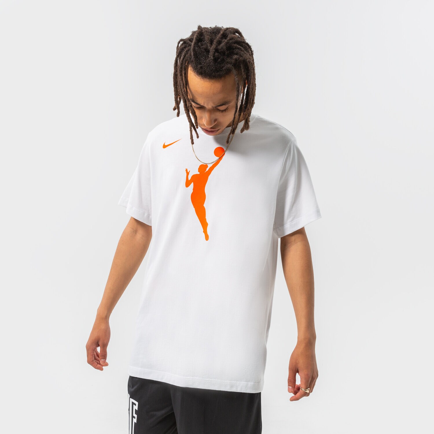 Koszulka, t-shirt damski NIKE T-SHIRT WNBA U NK DF TEAM 13 SS TEE NBA DR9316-100 BIAŁY