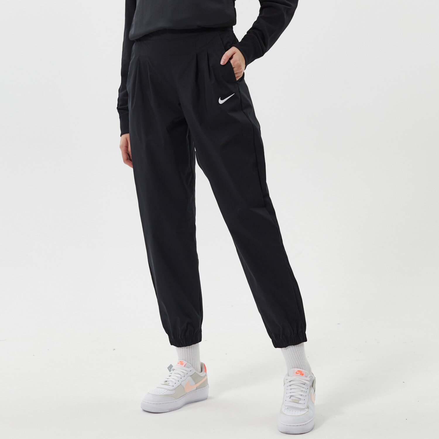 Spodnie sportowe damskie NIKE SPODNIE W NSW ICN CLSH WVN HR JGGR DD5048-010 CZARNY