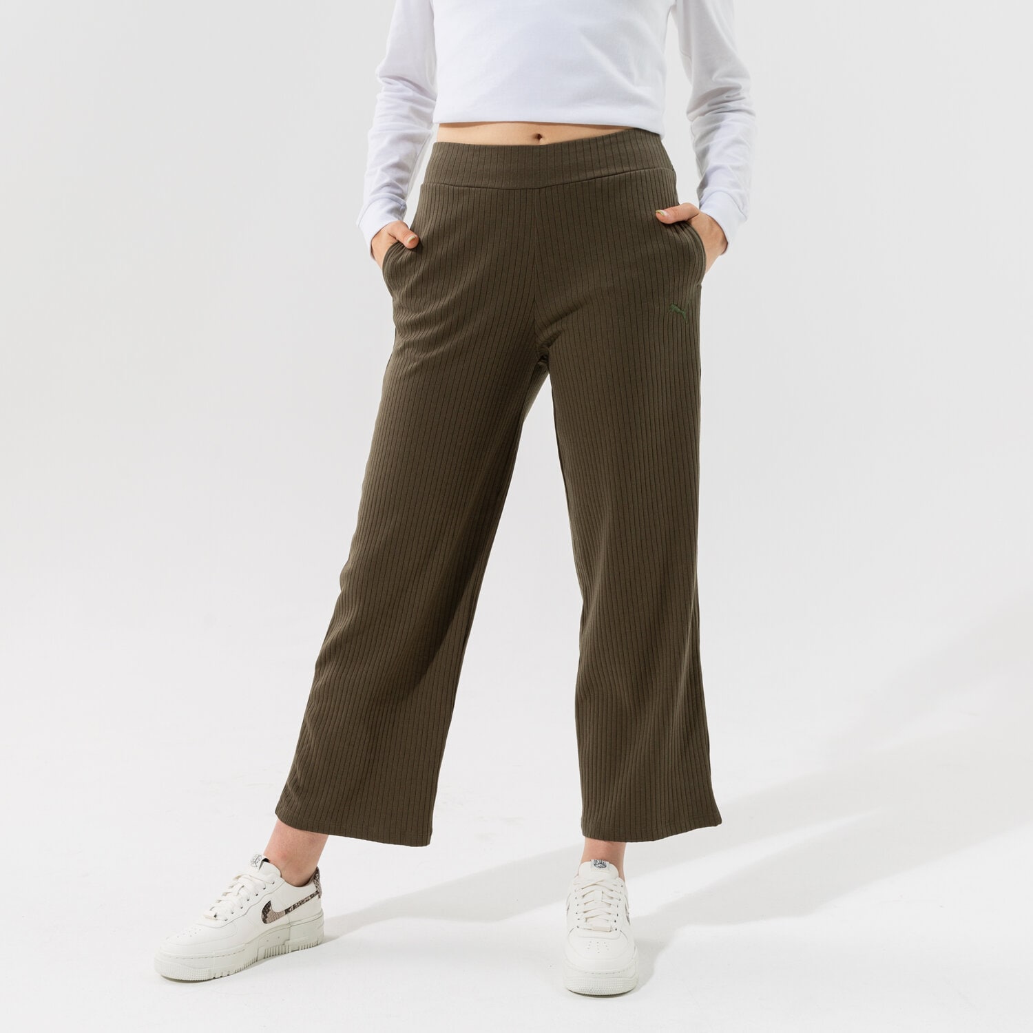 Spodnie sportowe damskie PUMA SPODNIE HER RIBBED WIDE PANTS - GRAPE LEAF 58952544 KHAKI