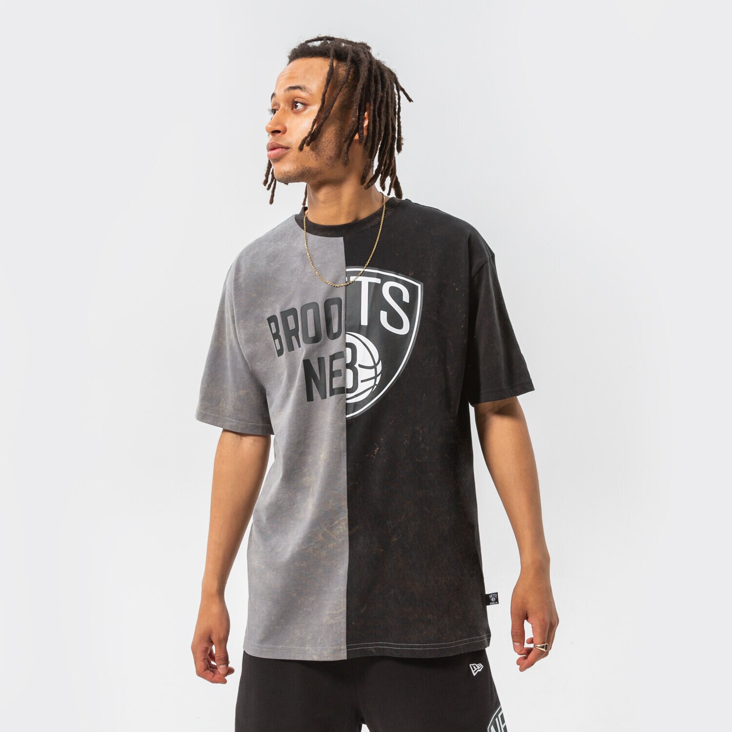 Koszulka, t-shirt sportowy męski NEW ERA T-SHIRT WASHED PACK GRAPHIC NETS BROOKLYN NETS STGBL 13083858 SZARY