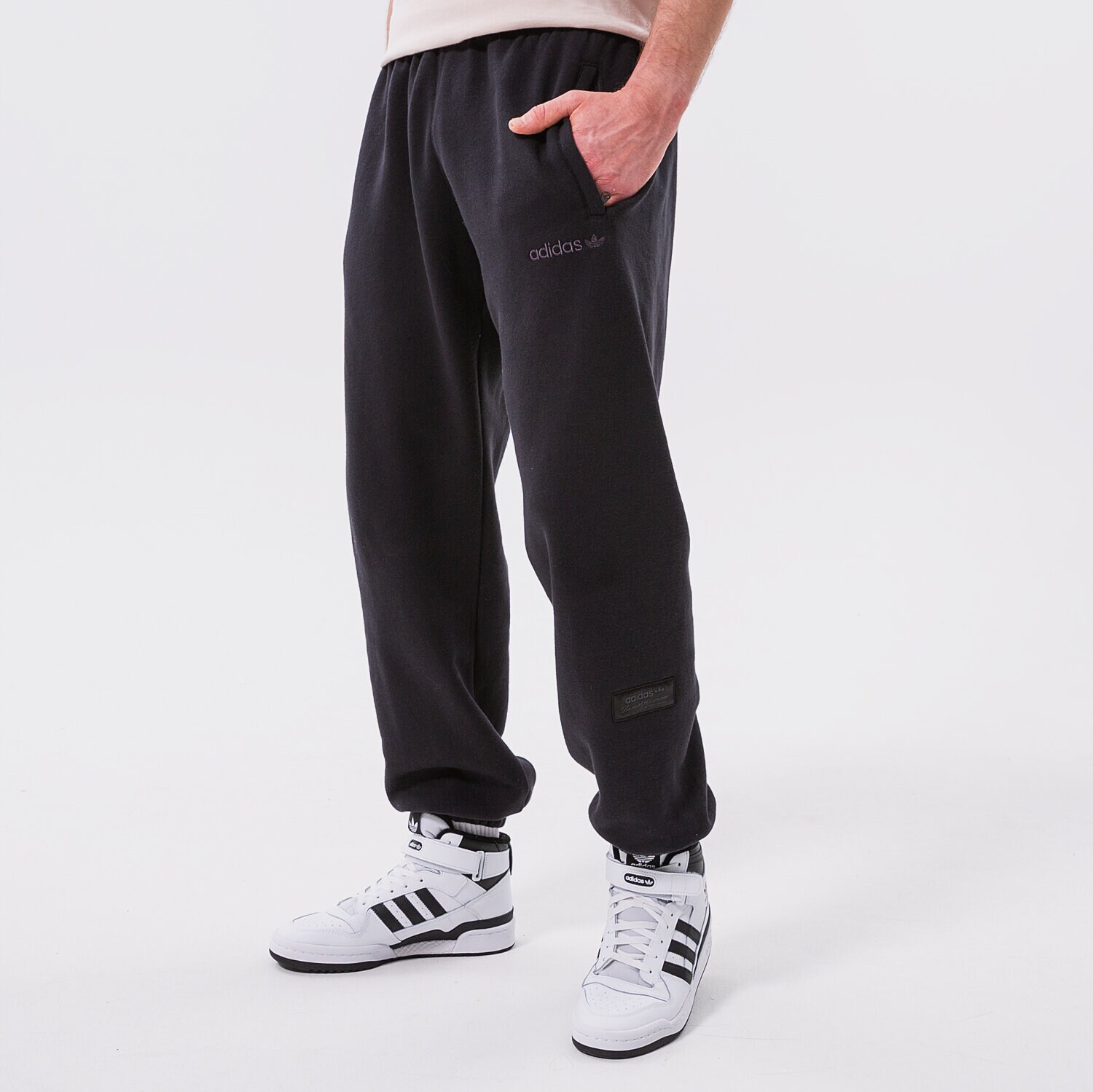 Spodnie sportowe męskie ADIDAS SPODNIE TREFOIL LINEAR LABEL SWEATPANT HM4826 CZARNY
