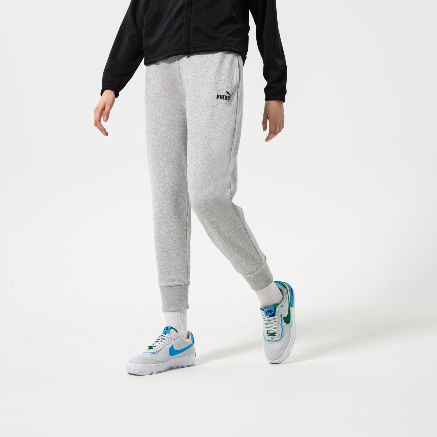 Spodnie sportowe damskie PUMA SPODNIE ESS SWEATPANTS TR CL 586842 04 SZARY