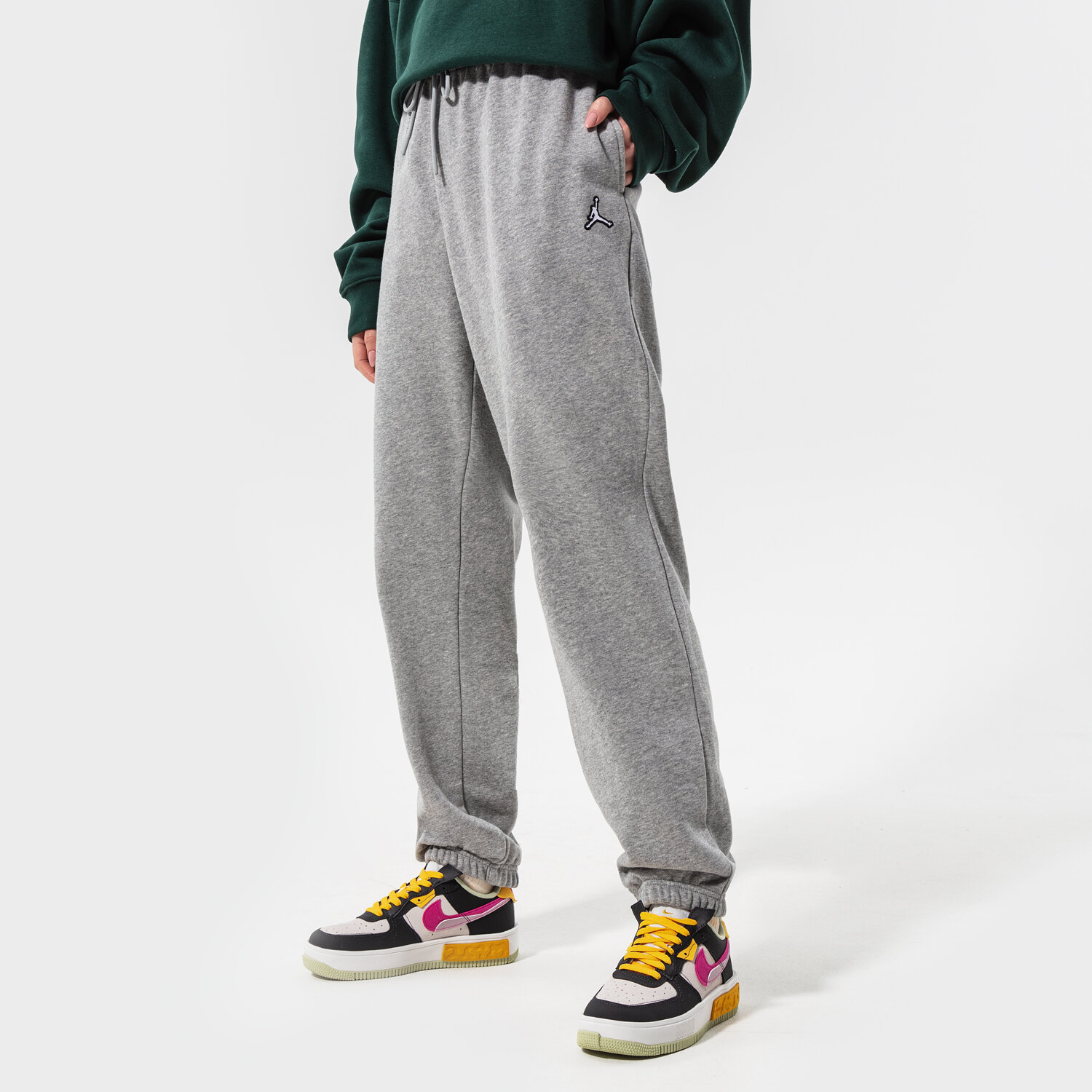 Spodnie sportowe damskie JORDAN SPODNIE ESSENTIAL JOGGERS DN4575-063 SZARY