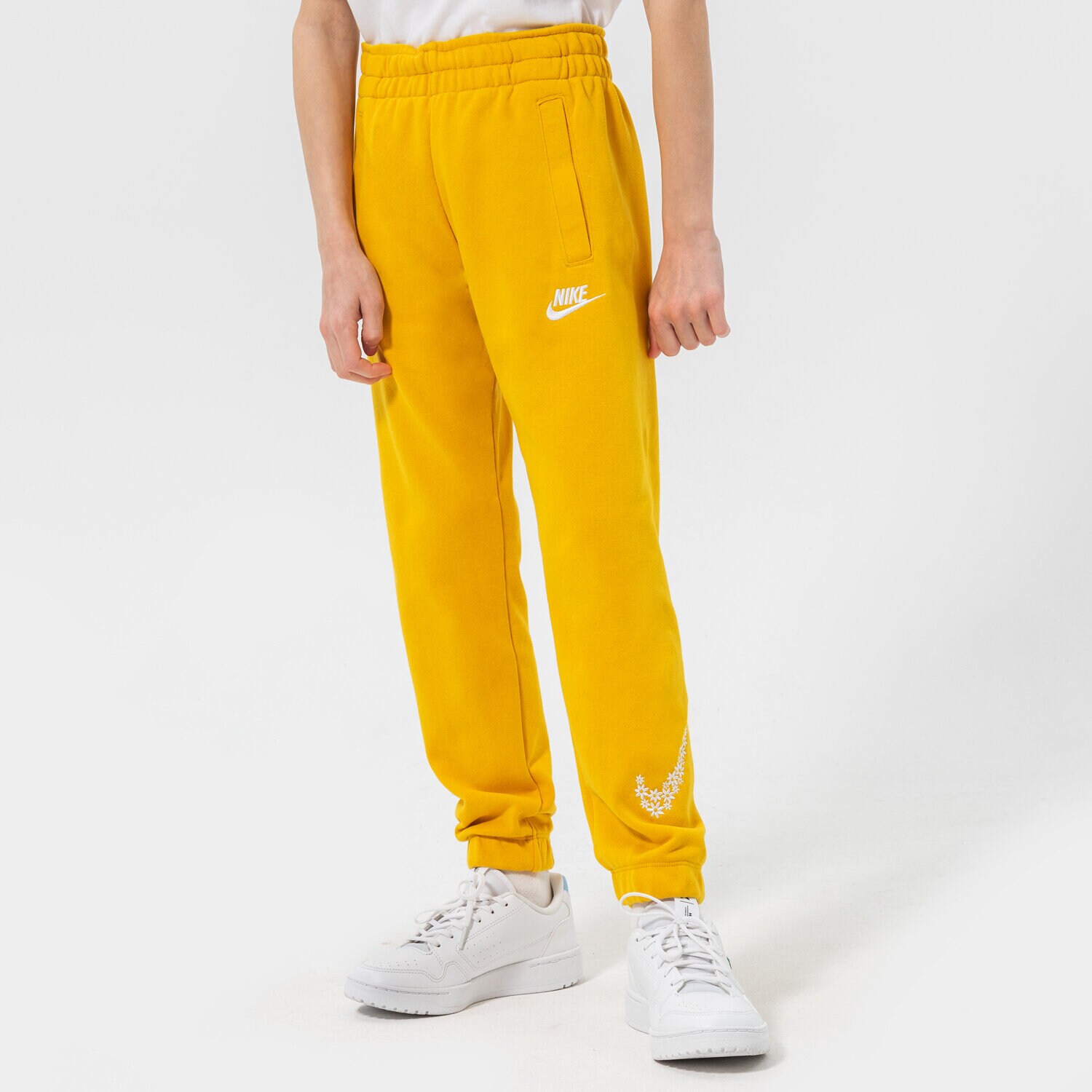 Sportowe spodnie dziecięce NIKE SPODNIE G NSW FT PANT ENERGY GIRL DM8220-743 ŻÓŁTY