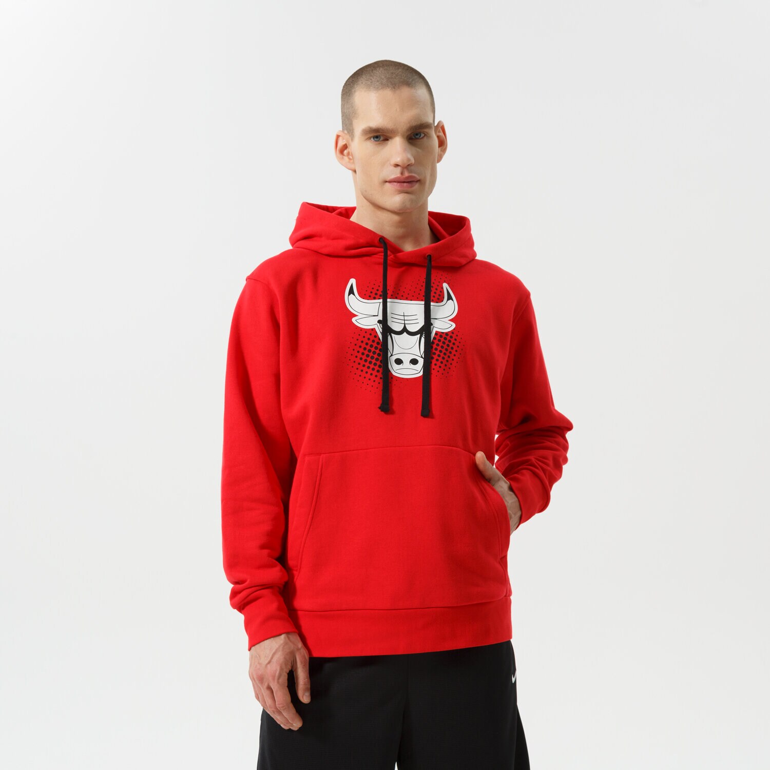 Bluza męska NIKE BLUZA Z KAPTUREM CHI M NK FLC PO ESSNTL FTPK NBA DH9294-657 CZERWONY