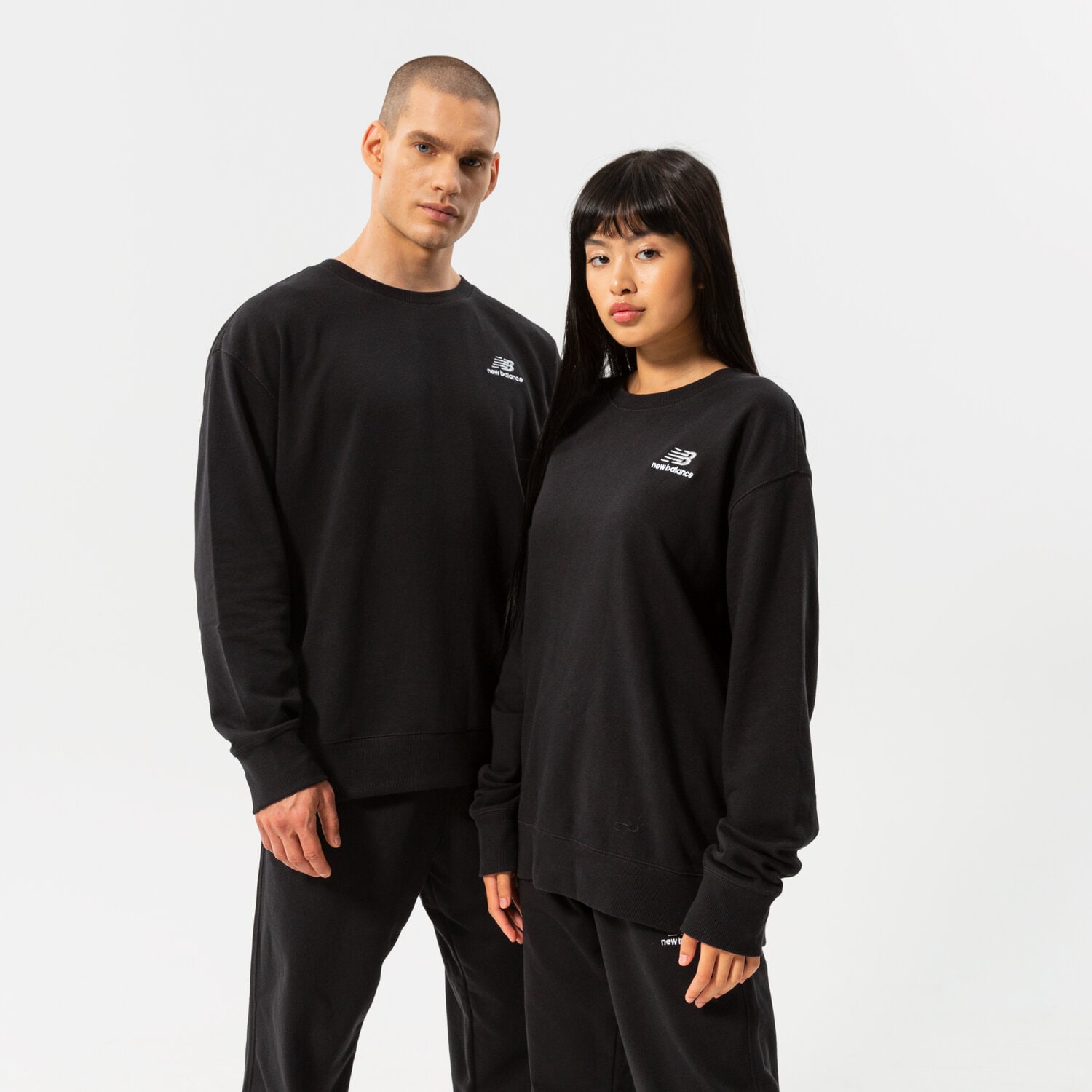 Bluza damska NEW BALANCE BLUZA NB ESSENTIALS UNI-SSENTIALS CREW UT21501BK CZARNY