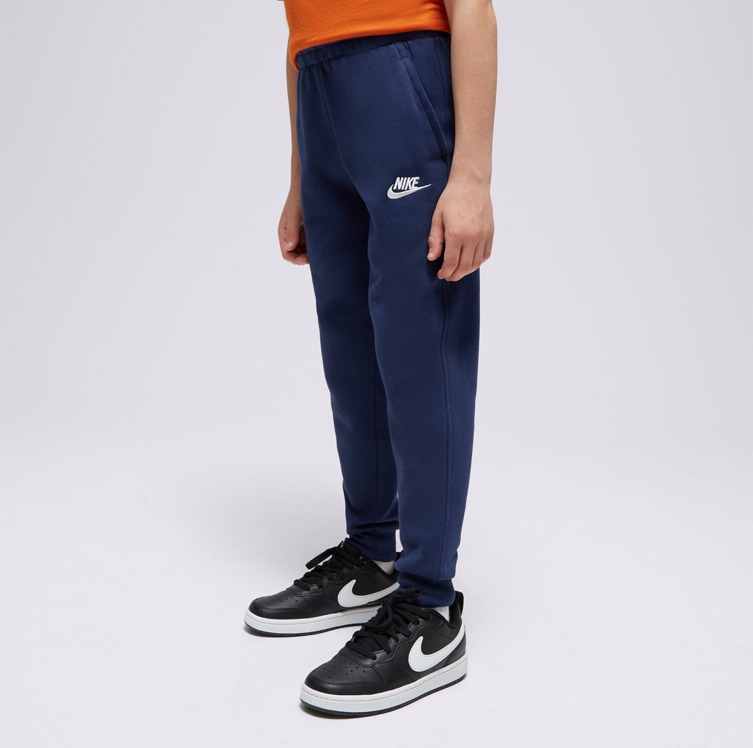 Sportowe spodnie dziecięce NIKE SPODNIE NIKE CLUB FLEECE BOY FD3008-410 GRANATOWY