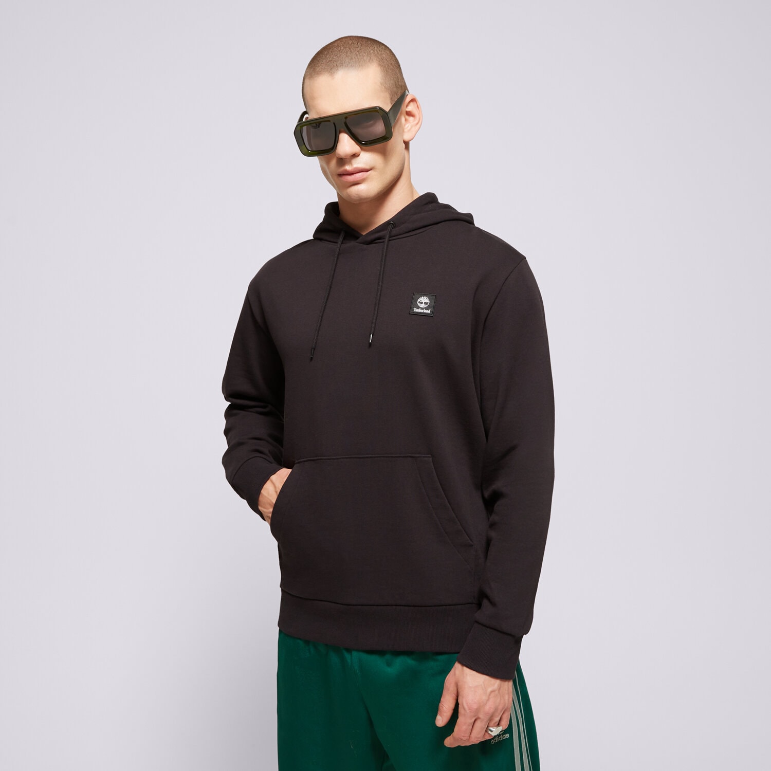 Bluza męska TIMBERLAND BLUZA Z KAPTUREM WOVEN BADGE (LB) HOODIE BLACK TB0A2NFX0011 CZARNY