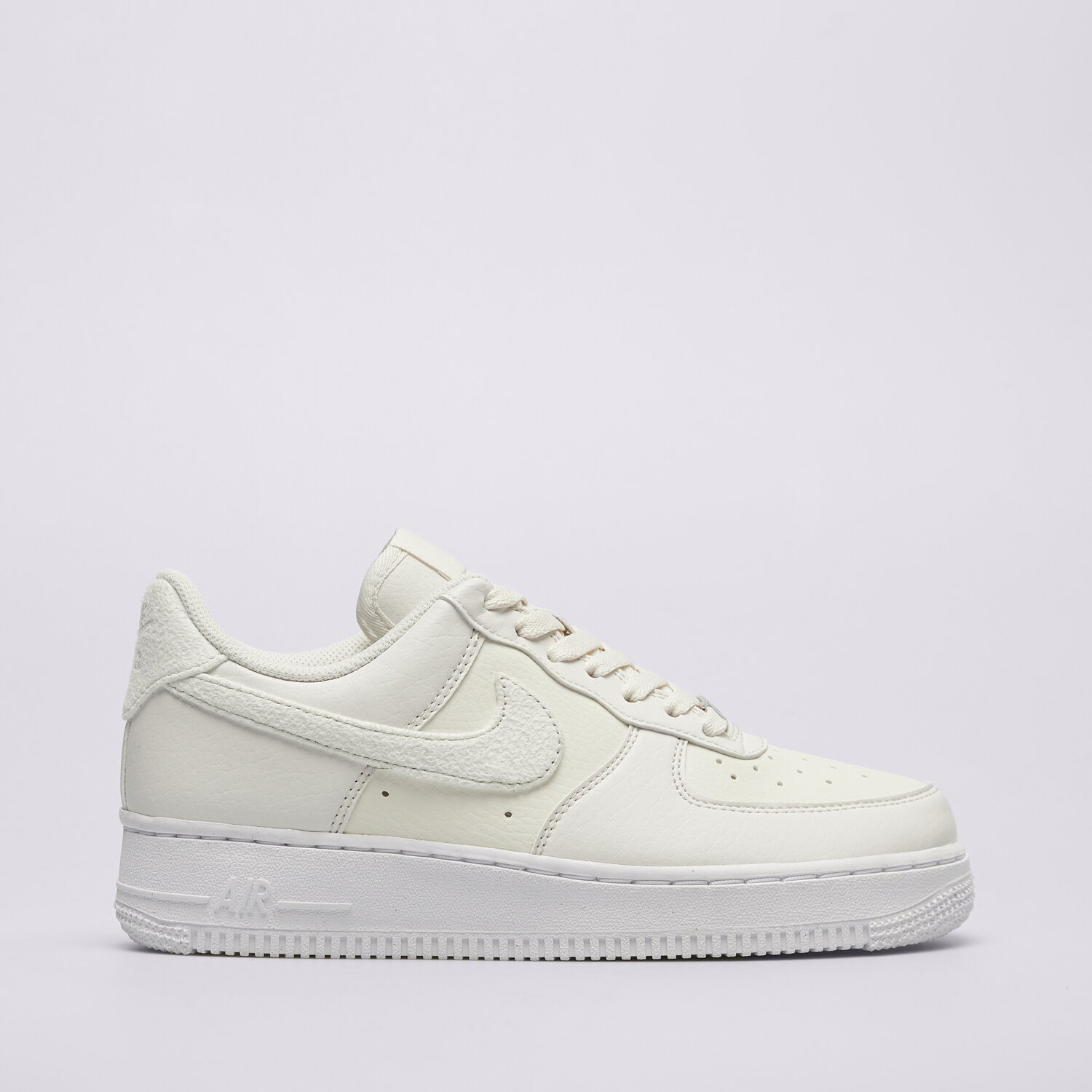 Buty sneakersy damskie NIKE W AIR FORCE 1 '07 NEXT NATURE HQ3905-001 BEŻOWY