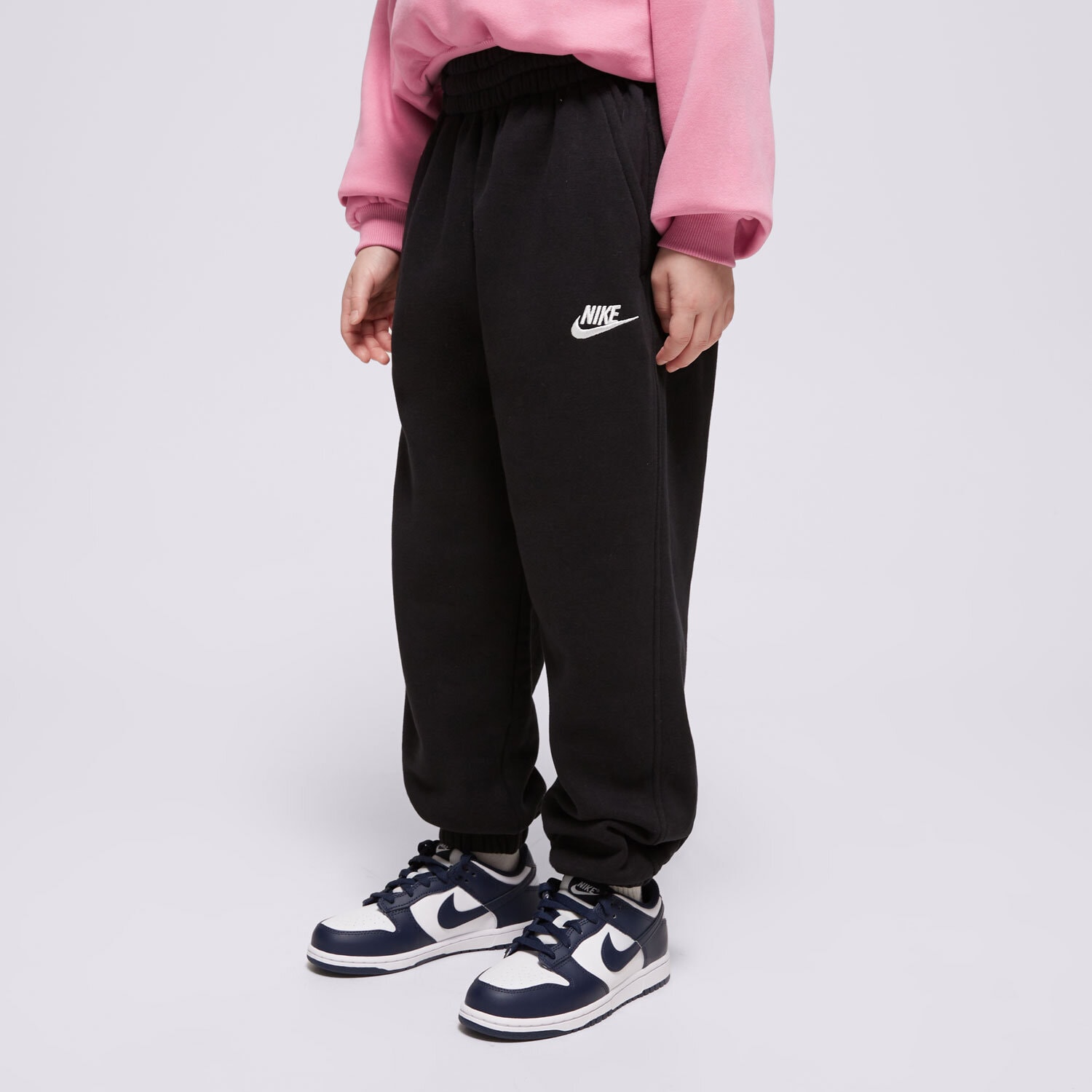Sportowe spodnie dziecięce NIKE SPODNIE G NSW CLUB FLC LOOSE PANT LBR GIRL FD2933-010 CZARNY