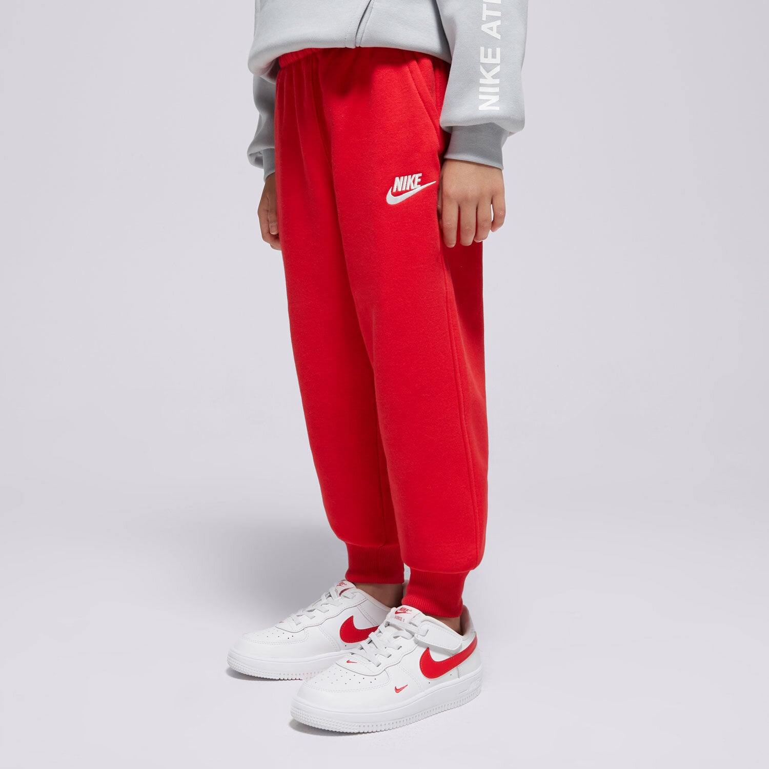 Sportowe spodnie dziecięce NIKE SPODNIE K NSW CLUB FLC JGGR LBR BOY FD3008-657 CZERWONY