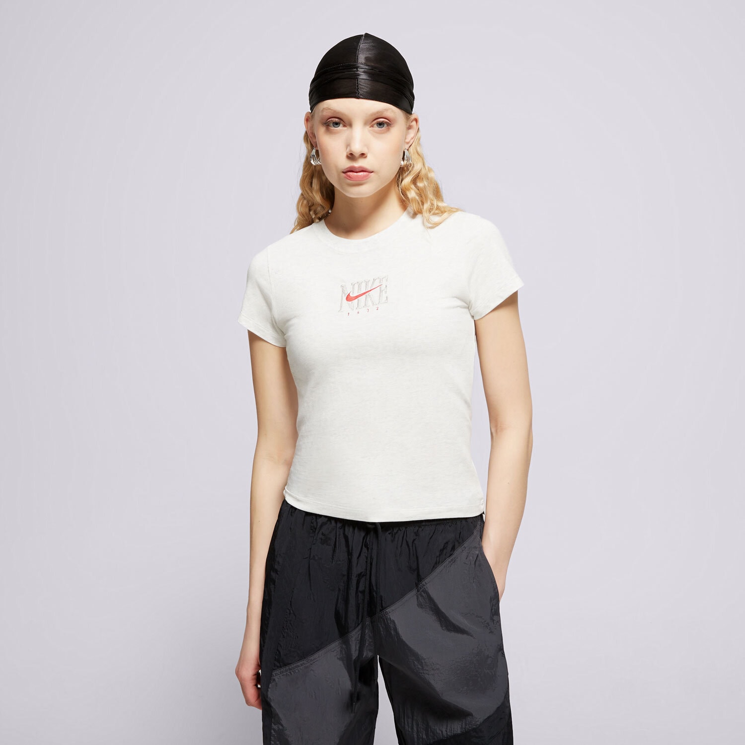Koszulka, t-shirt damski NIKE T-SHIRT W NSW SS SLIM TEE PNX GRX IB2444-051 BIAŁY