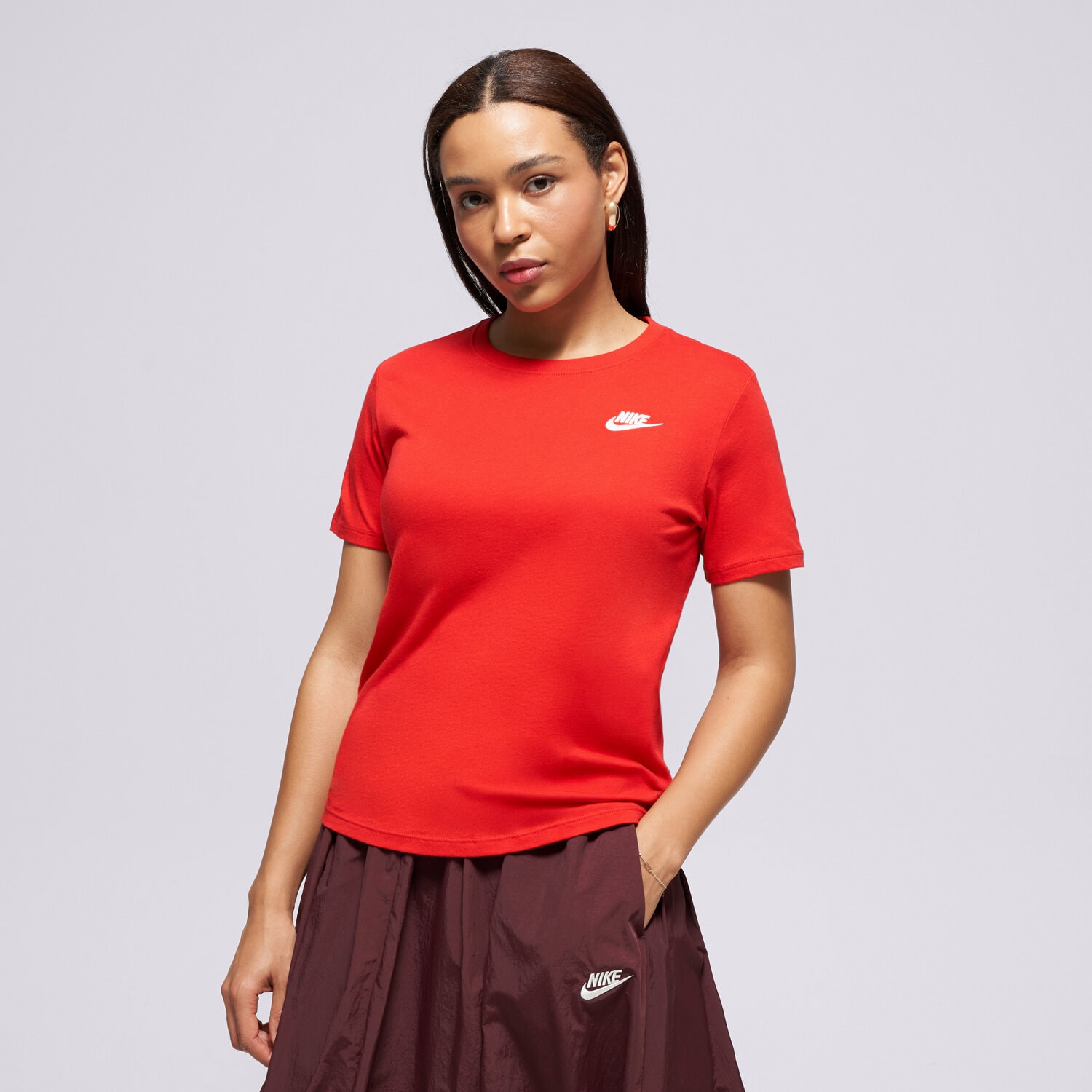 Koszulka, t-shirt damski NIKE T-SHIRT W NSW CLUB SS TEE DX7902-657 CZERWONY