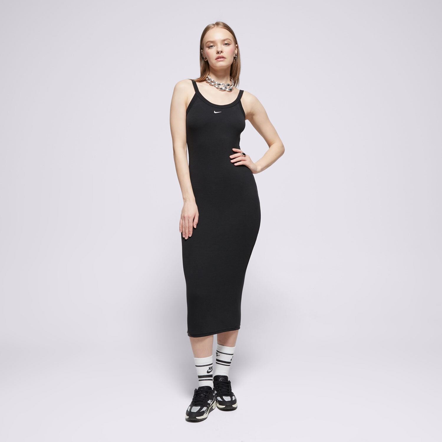 Modna sukienka sportowa NIKE SUKIENKA W NSW NK CHLL KNT MRIB TNK DRS HJ0710-010 CZARNY