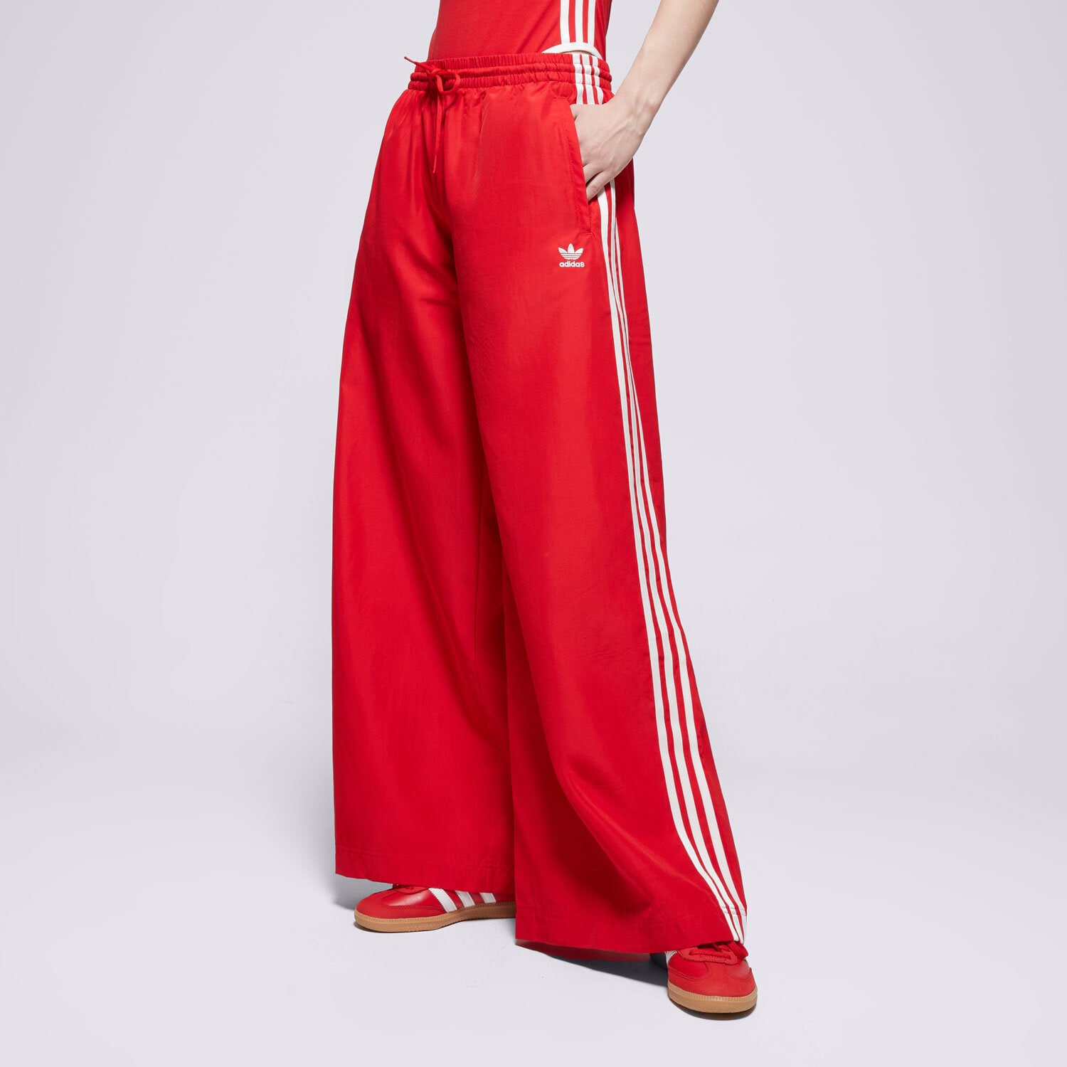Spodnie sportowe damskie ADIDAS SPODNIE OVERSIZED TP JD3388 CZERWONY