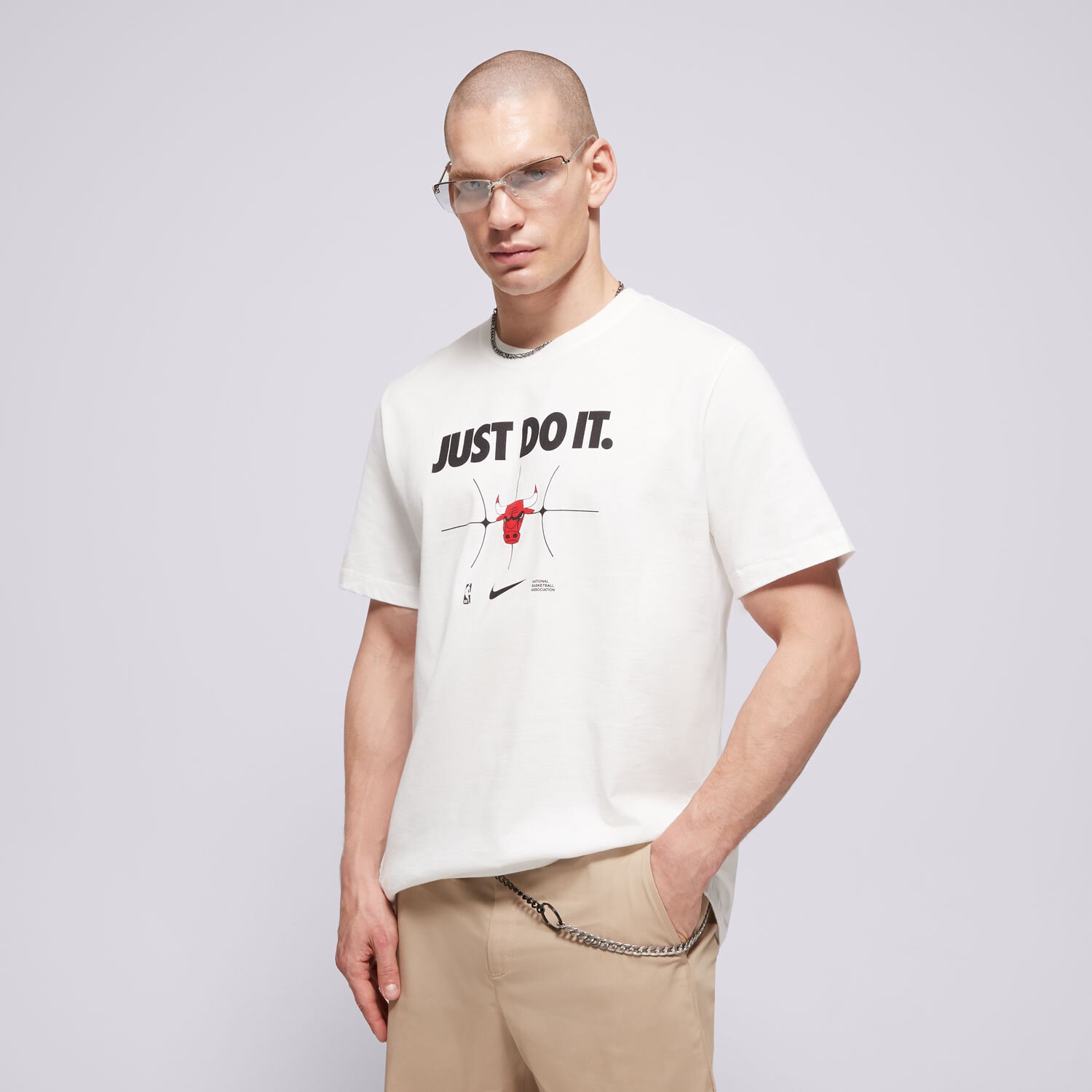 Koszulka, t-shirt sportowy męski NIKE T-SHIRT CHI M NK ES NBA JDI SS TEE FQ6270-100 BIAŁY
