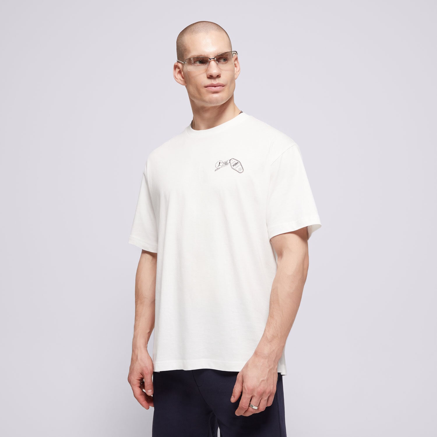 Koszulka, t-shirt sportowy męski PUMA T-SHIRT GRAPHICS PUMA HOTEL RELAXED TEE 629636 02 BIAŁY