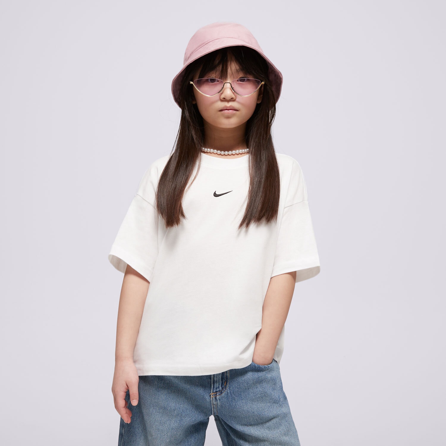 Koszulka, t-shirt dla dzieci NIKE T-SHIRT G NSW TEE BOXY ESSNTL LBR GIRL FZ5559-100 BIAŁY