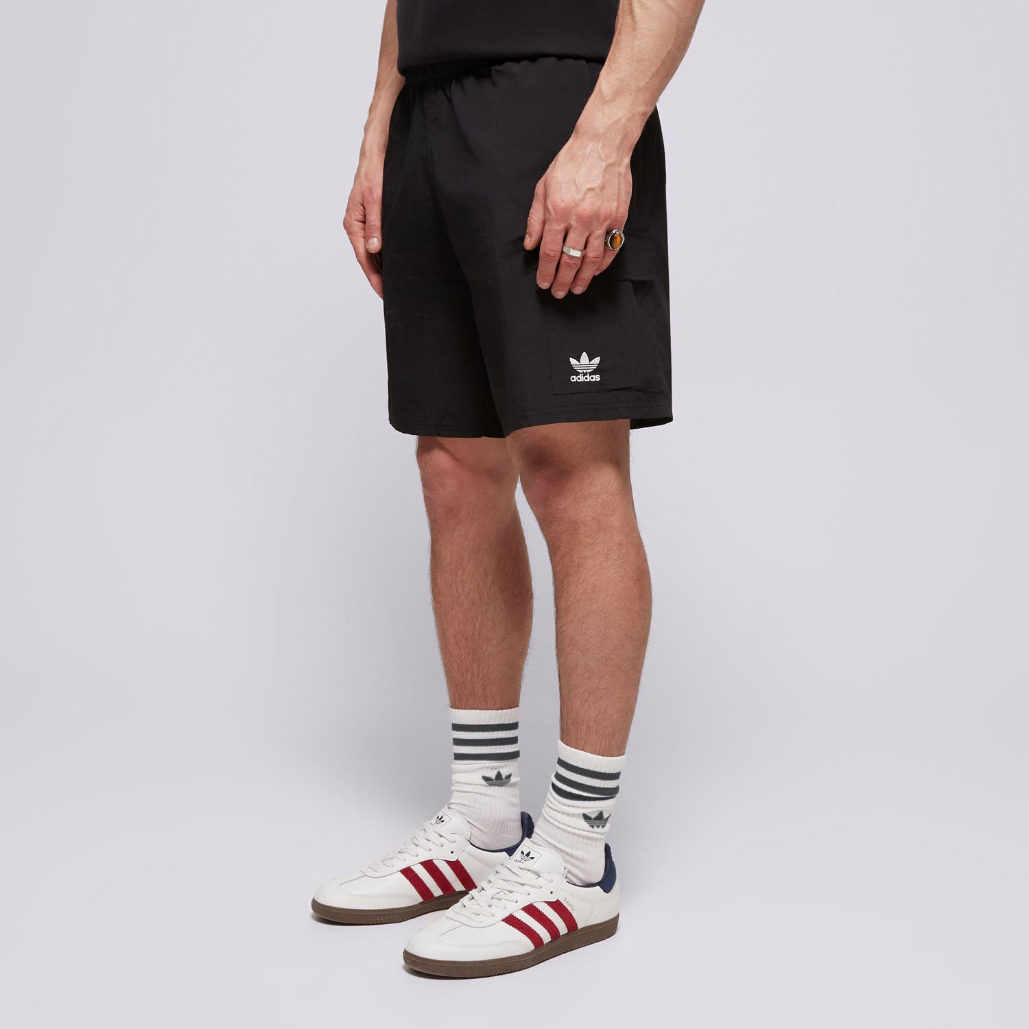 Krótkie spodenki, szorty męskie ADIDAS SZORTY TREFOIL WOVEN CARGO JD0406 CZARNY
