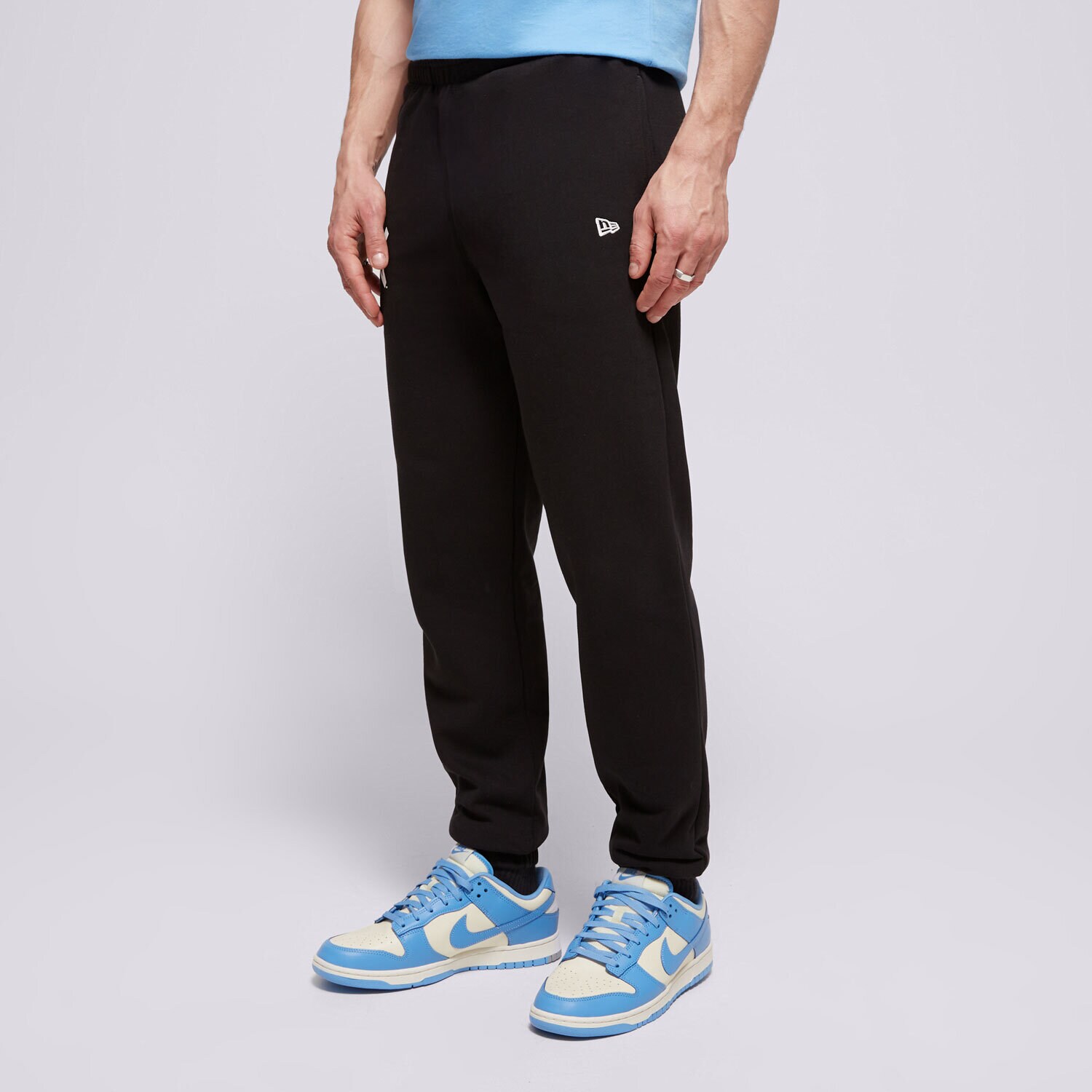 Spodnie sportowe męskie NEW ERA SPODNIE MLB ESS JOGGER nyy NEW YORK YANKEES 60416726 CZARNY