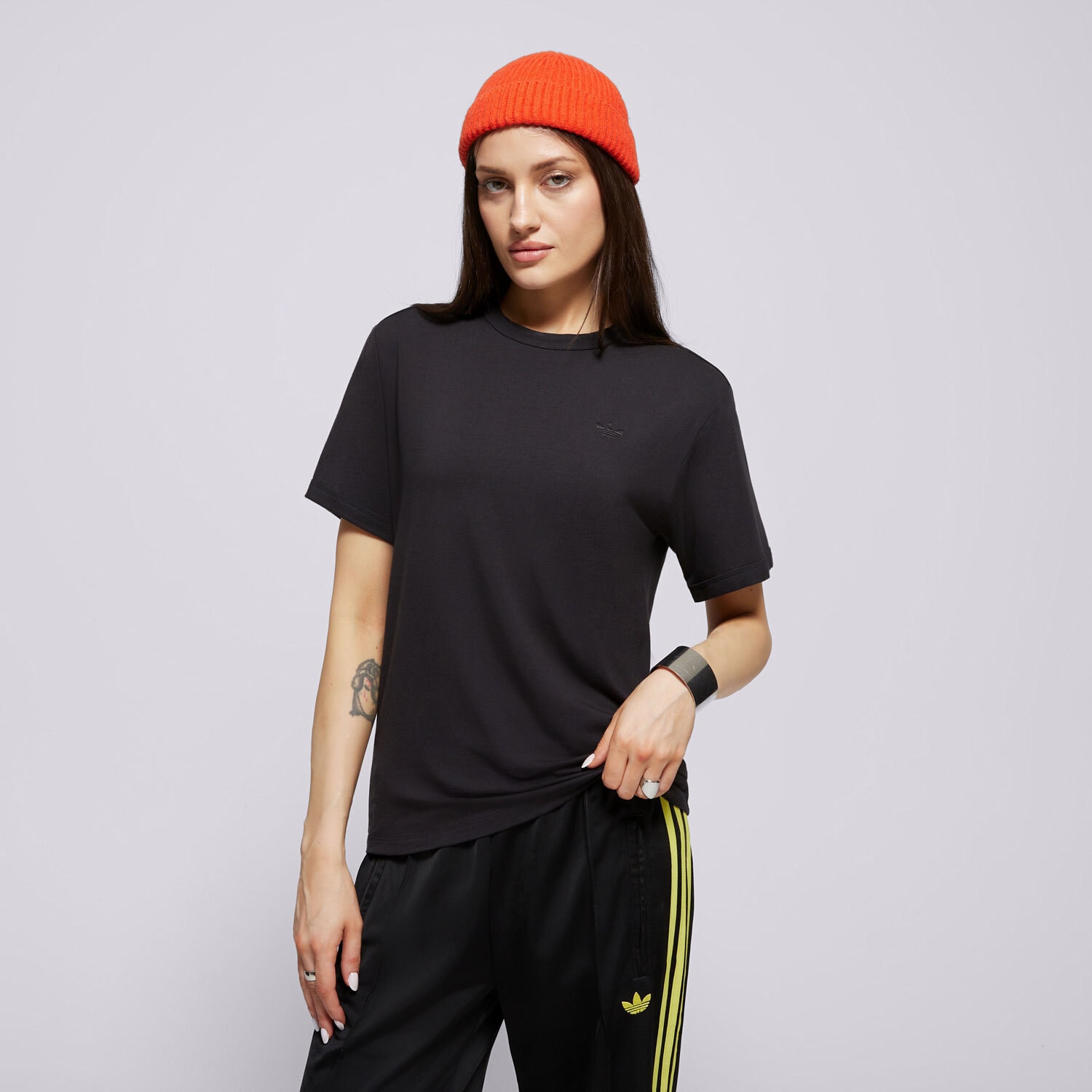Koszulka, t-shirt damski ADIDAS T-SHIRT P ESS T-SHIRT JD4765 CZARNY