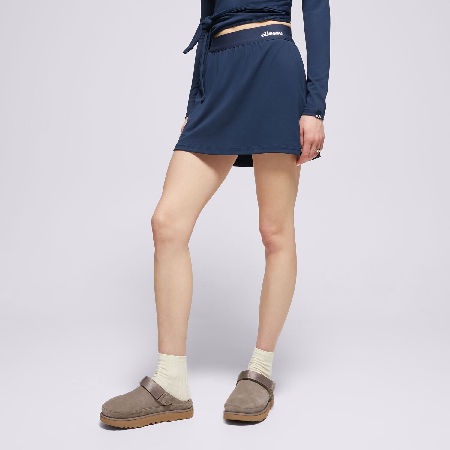 Modna sukienka sportowa ELLESSE SPÓDNICZKA HEDERA SKIRT NAVY SGZ22012429 GRANATOWY