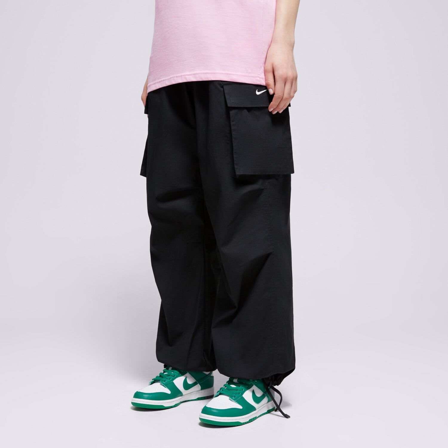 Spodnie sportowe damskie NIKE SPODNIE W NSW STREET CARGO PANT IB1058-010 CZARNY