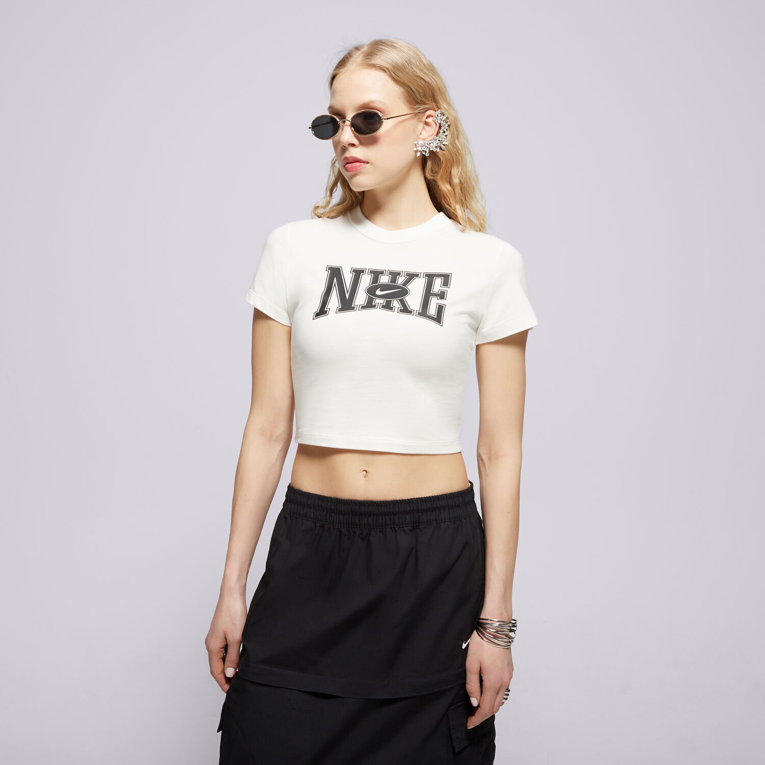 Koszulka, t-shirt damski NIKE T-SHIRT W NSW SLIM CROP TEE STREET HQ1709-133 KREMOWY