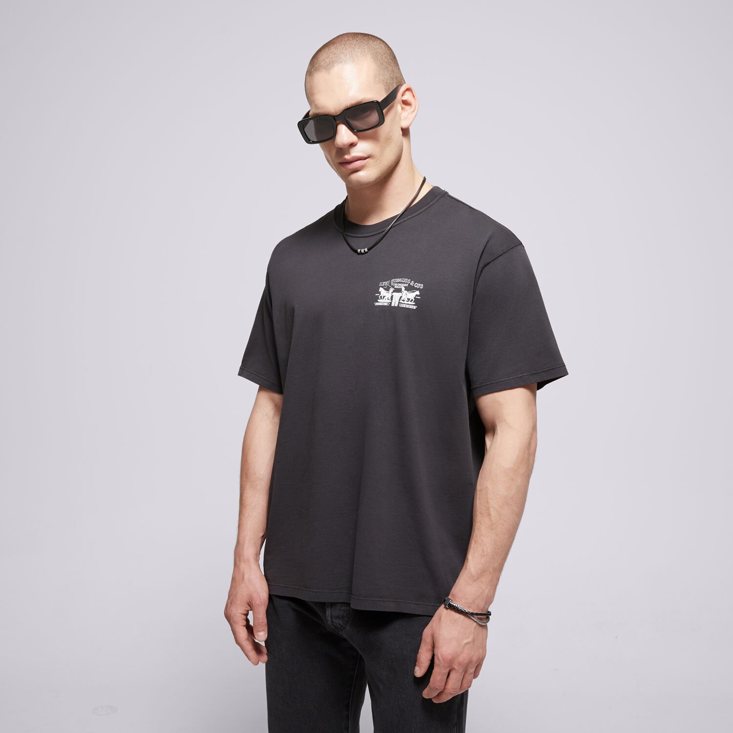 Koszulka, t-shirt sportowy męski LEVI'S T-SHIRT VINTAGE FIT GRAPHIC TEE BLACKS 87373-0260 CZARNY