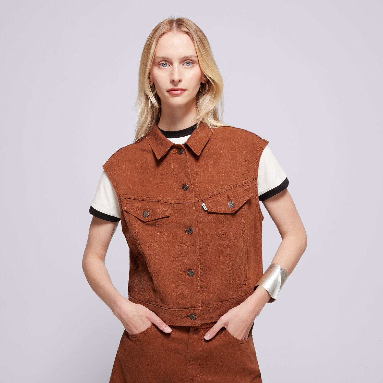 Bezrękawniki damskie sportowe LEVI'S BEZRĘKAWNIK SHRUNKEN 90S VEST 001W2-0003 BRĄZOWY
