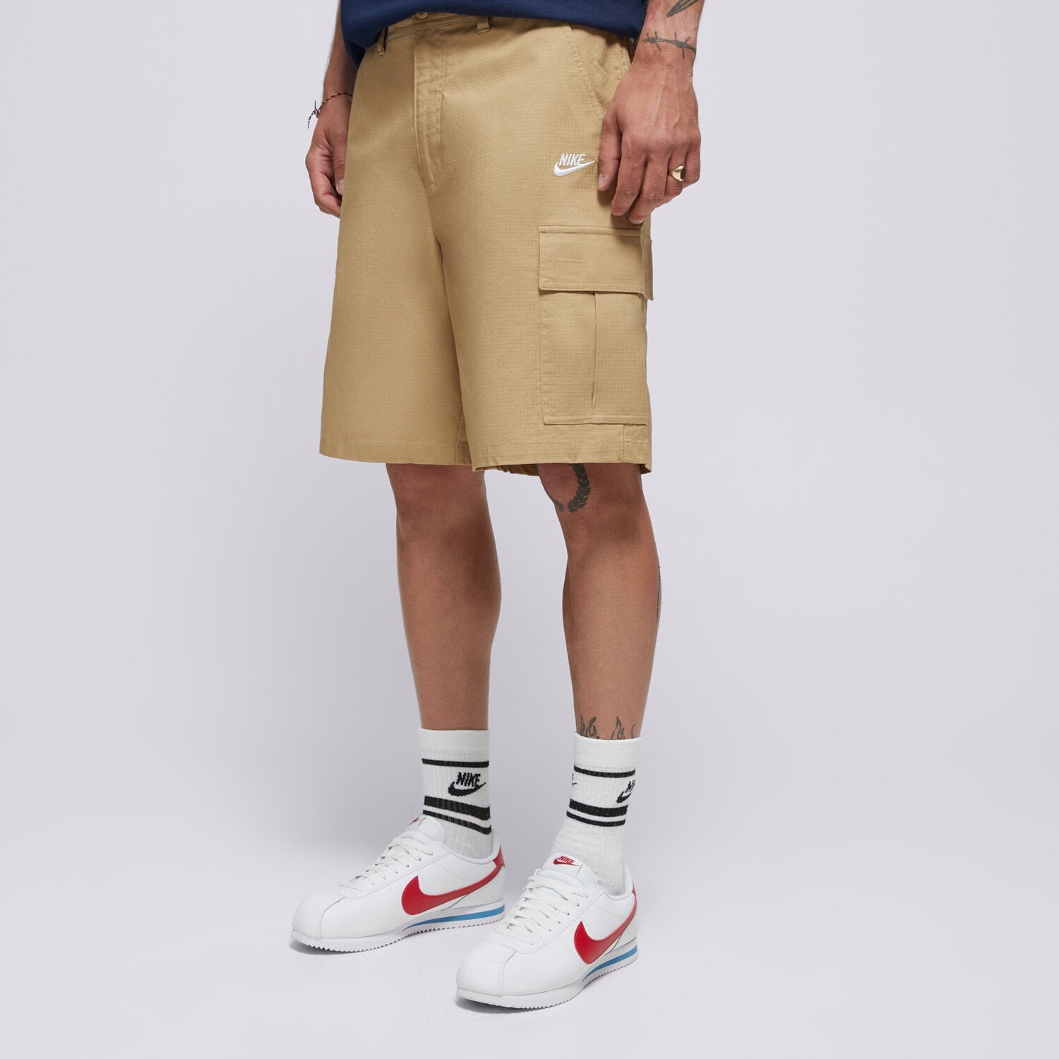 Krótkie spodenki, szorty męskie NIKE SZORTY M NK CLUB WVN CARGO SHORT FN3517-298 BEŻOWY