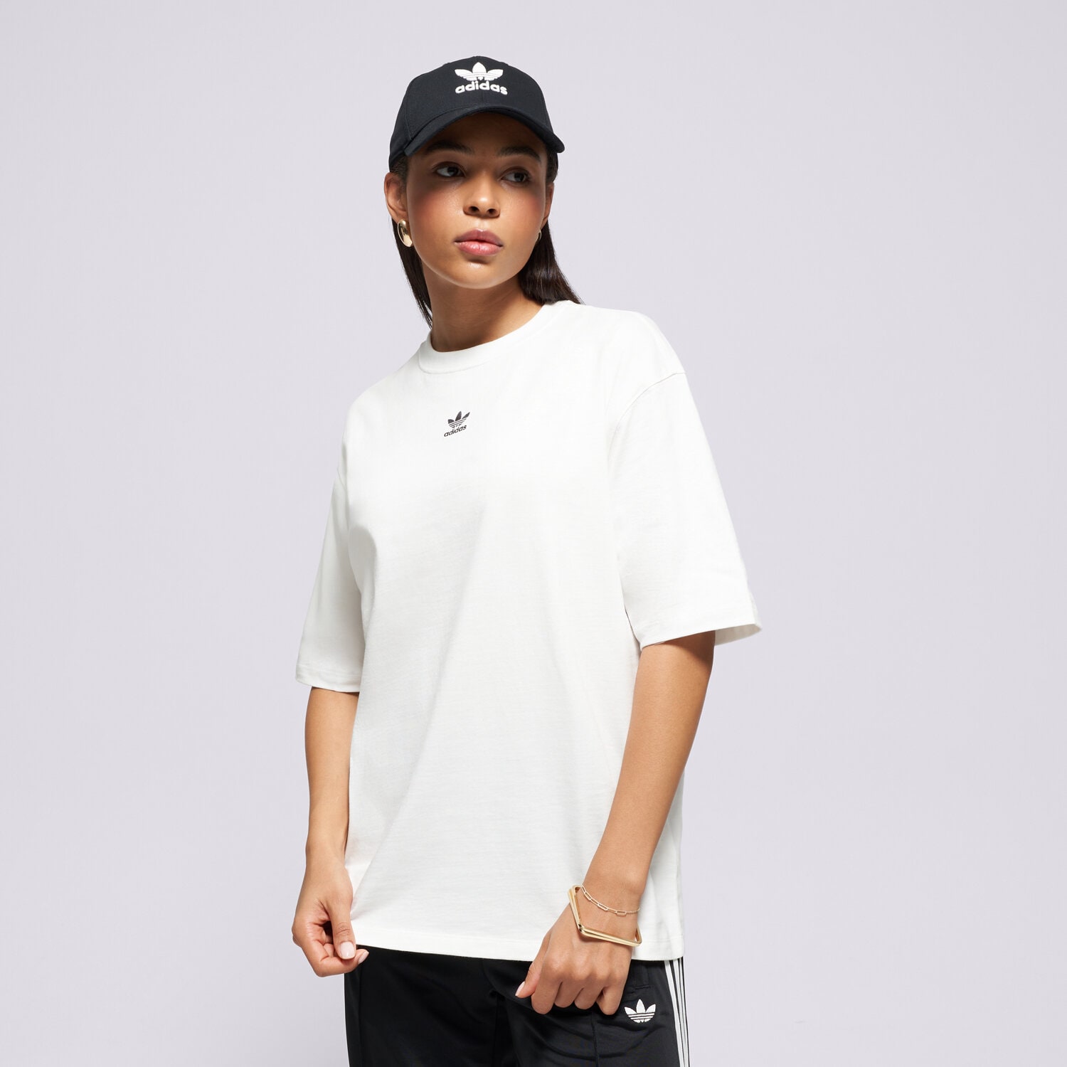 Koszulka, t-shirt damski ADIDAS T-SHIRT ESS BOYFR TEE JC8967 BIAŁY