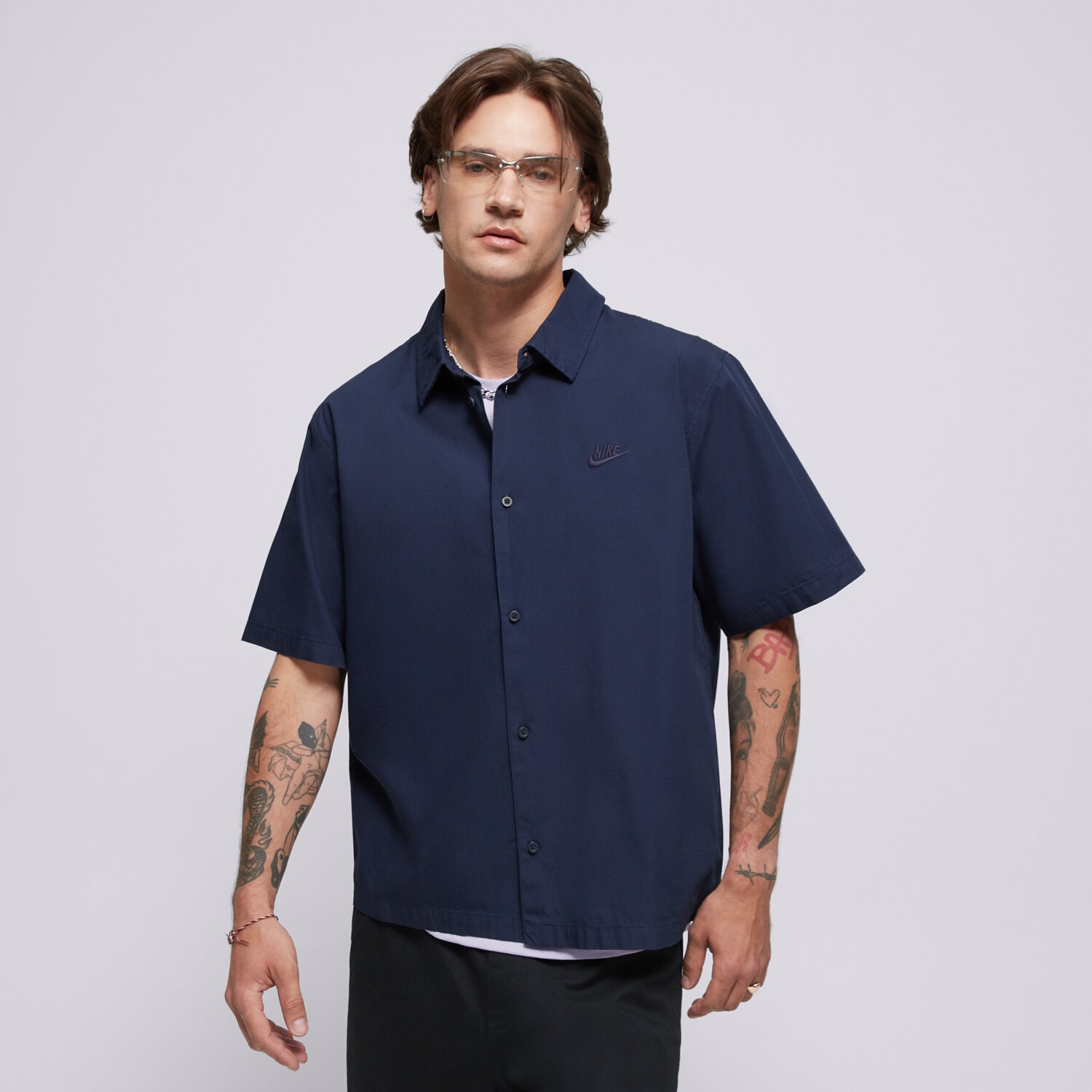 Koszule męskie sportowe NIKE KOSZULA M NK CLUB SS BTN SHIRT WSH HJ2029-451 CZARNY