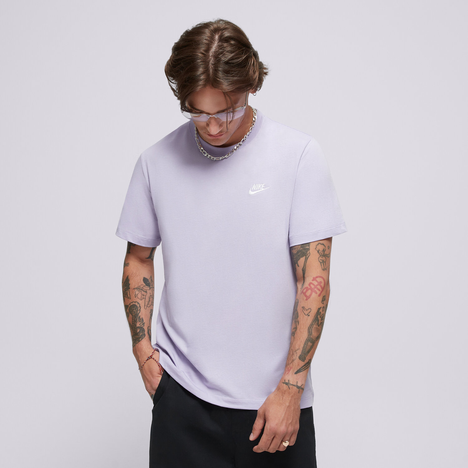 Koszulka, t-shirt sportowy męski NIKE T-SHIRT M NSW CLUB TEE AR4997-515 FIOLETOWY