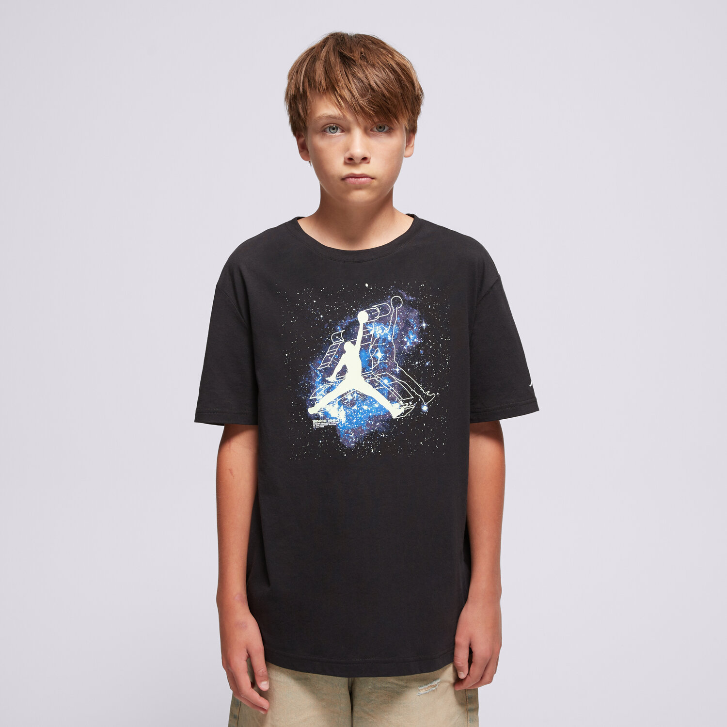 Koszulka, t-shirt dla dzieci JORDAN T-SHIRT JDB SKY IS NOT THE LIMIT GLOW BOY 95D948-023 CZARNY