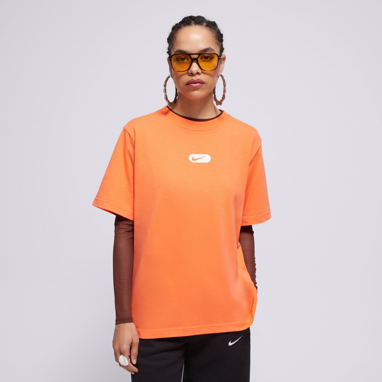 Koszulka, t-shirt damski NIKE T-SHIRT W NSW CLUB SWOOSH SS TEE OC HQ1698-842 POMARAŃCZOWY