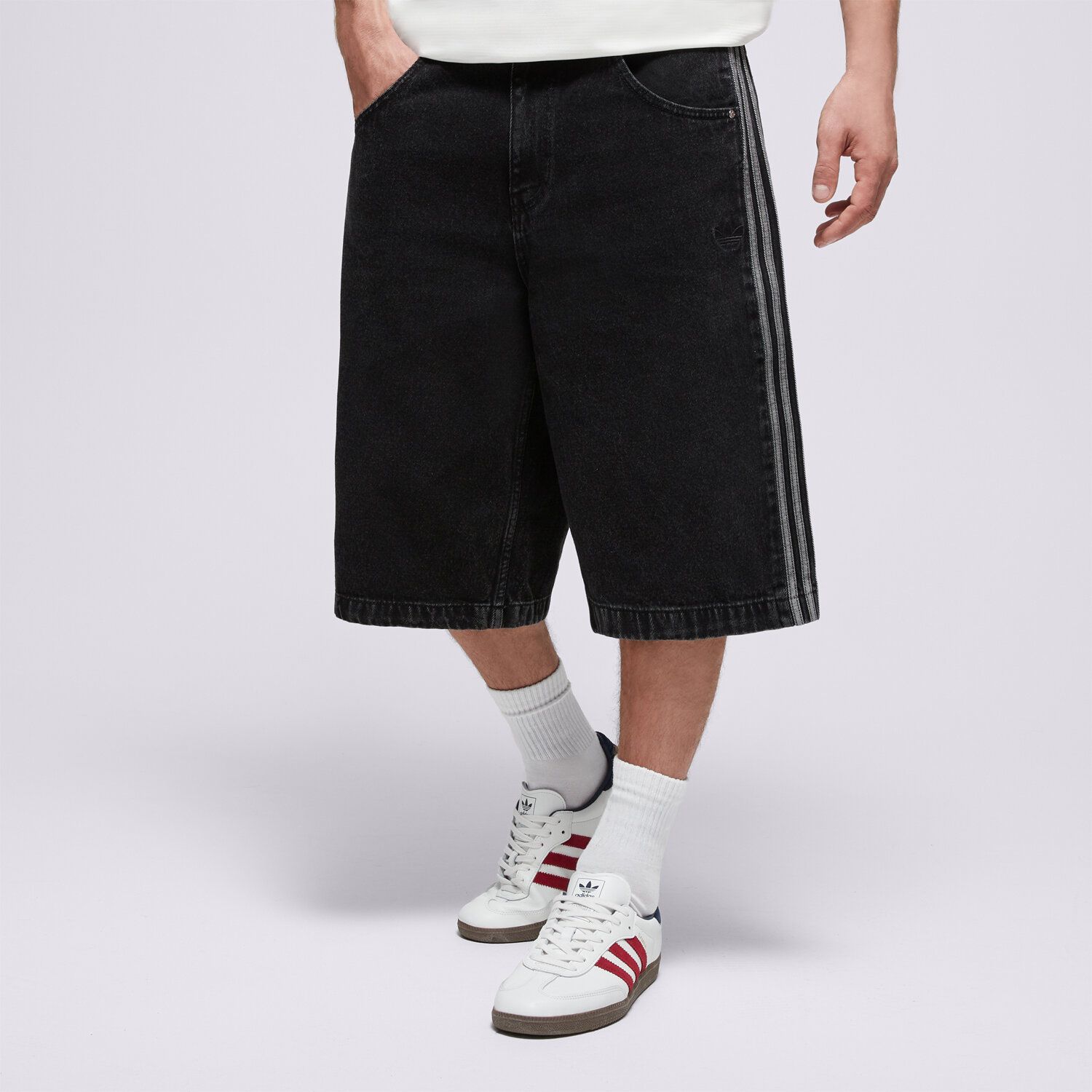 Krótkie spodenki, szorty męskie ADIDAS SZORTY ADICOLOR DENIM FIREBIRD SHORTS JC6719 CZARNY