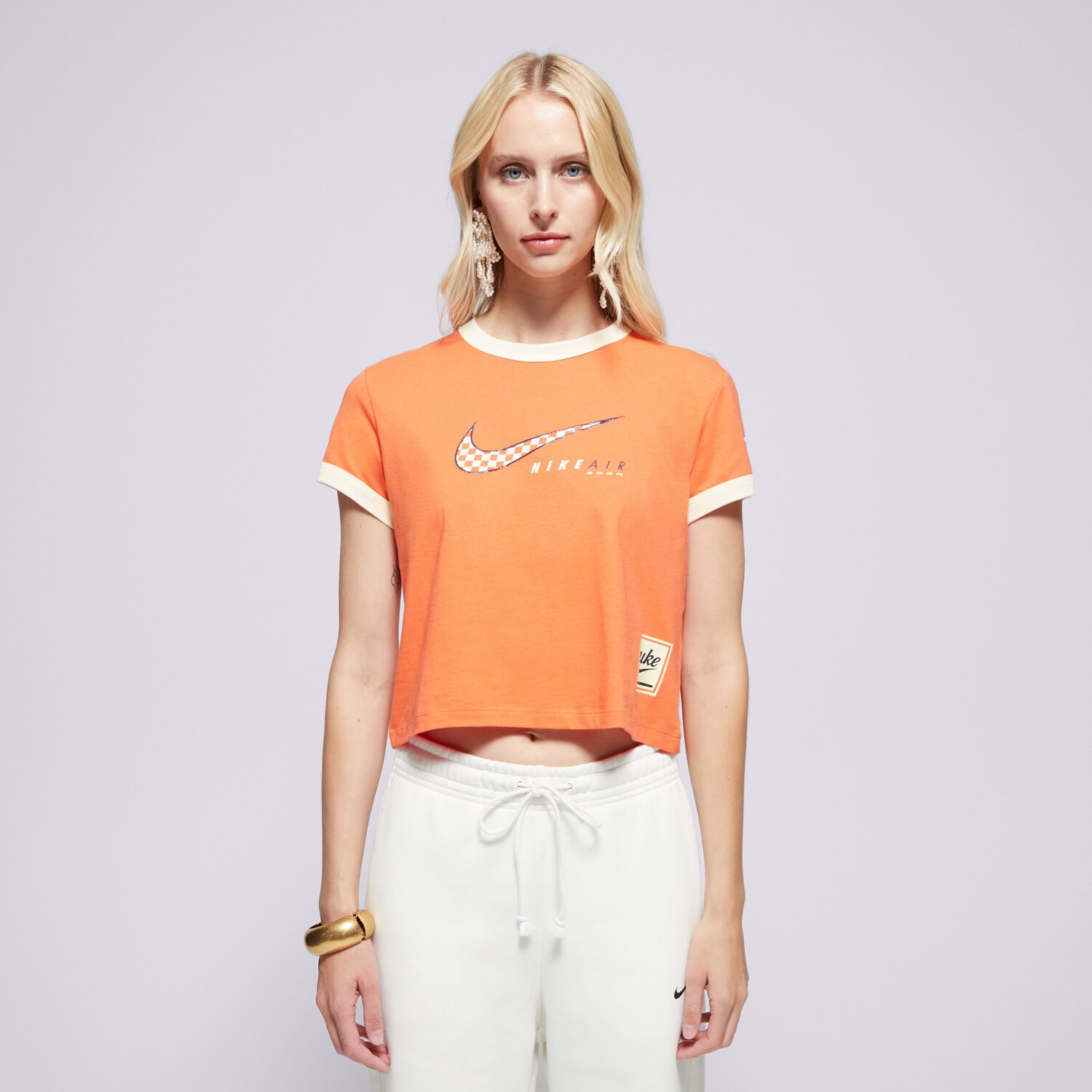 Koszulka, t-shirt damski NIKE T-SHIRT W NSW CLUB SS TEE MOTO RGR HQ1707-842 CZERWONY