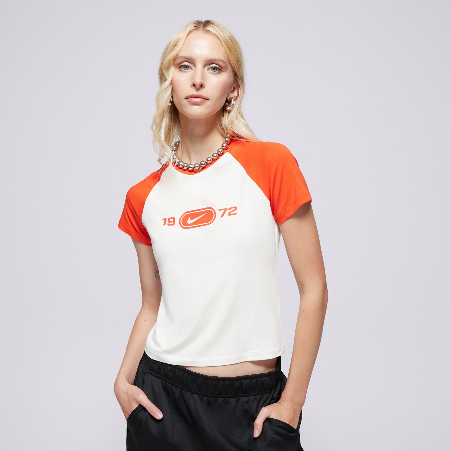 Koszulka, t-shirt damski NIKE T-SHIRT W NSW NK CHLL KNT TEE RGLN HV4992-133 KREMOWY
