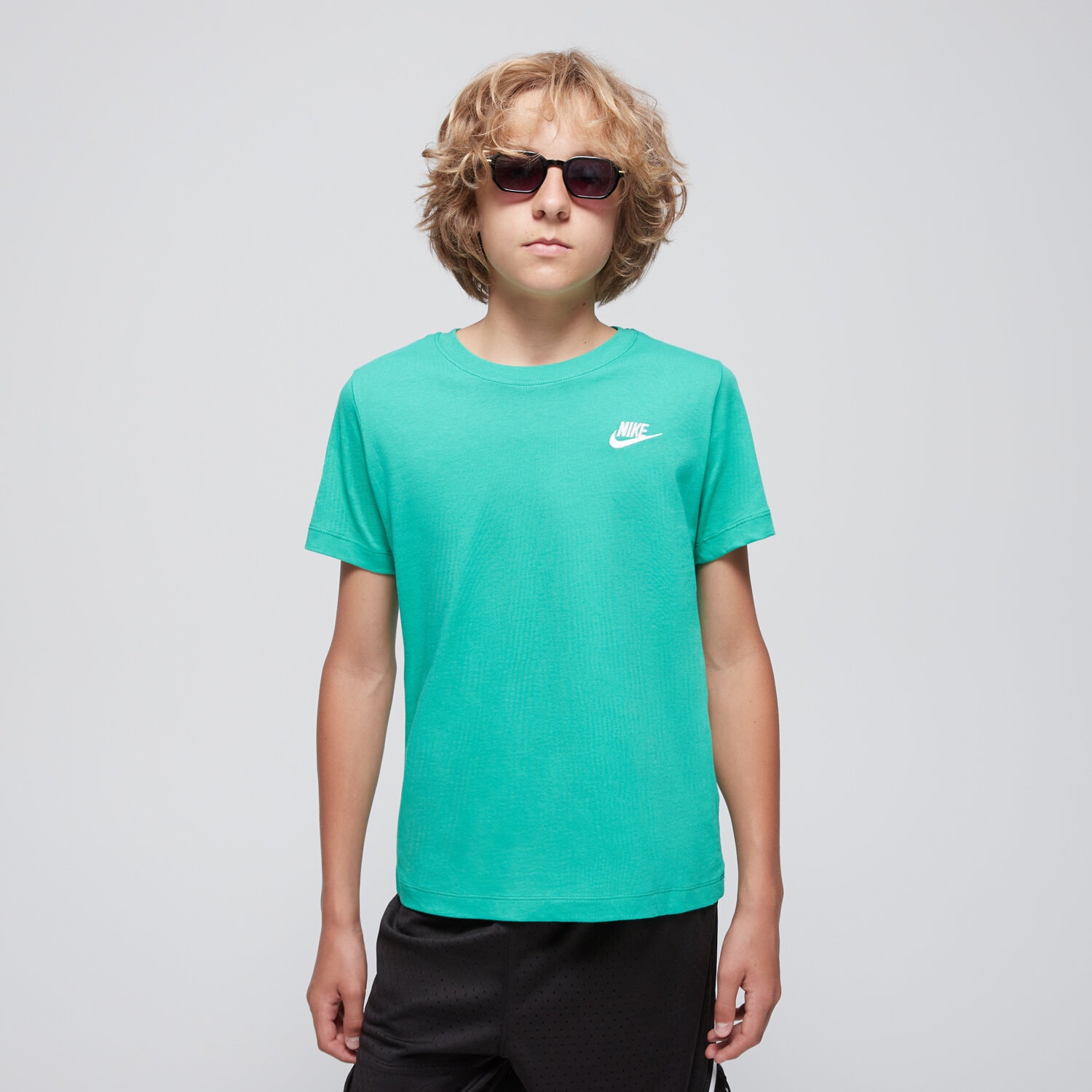 Koszulka, t-shirt dla dzieci NIKE T-SHIRT K NSW TEE EMB FUTURA LBR BOY FZ5177-324 ZIELONY