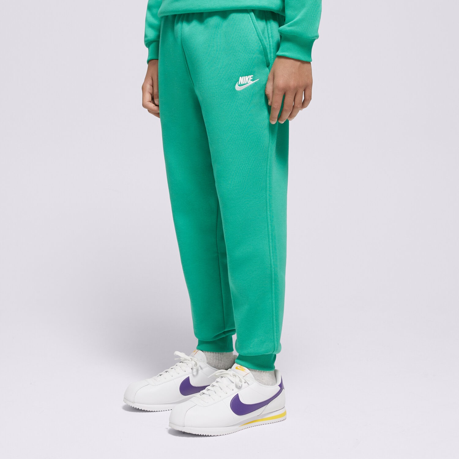 Sportowe spodnie dziecięce NIKE SPODNIE K NSW CLUB FLC JGGR LBR BOY FD3008-324 ZIELONY