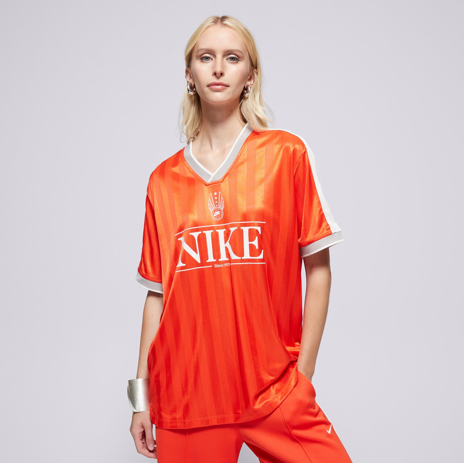 Koszulka, t-shirt damski NIKE T-SHIRT W NSW V NECK JERSEY IH8504-633 CZARNY