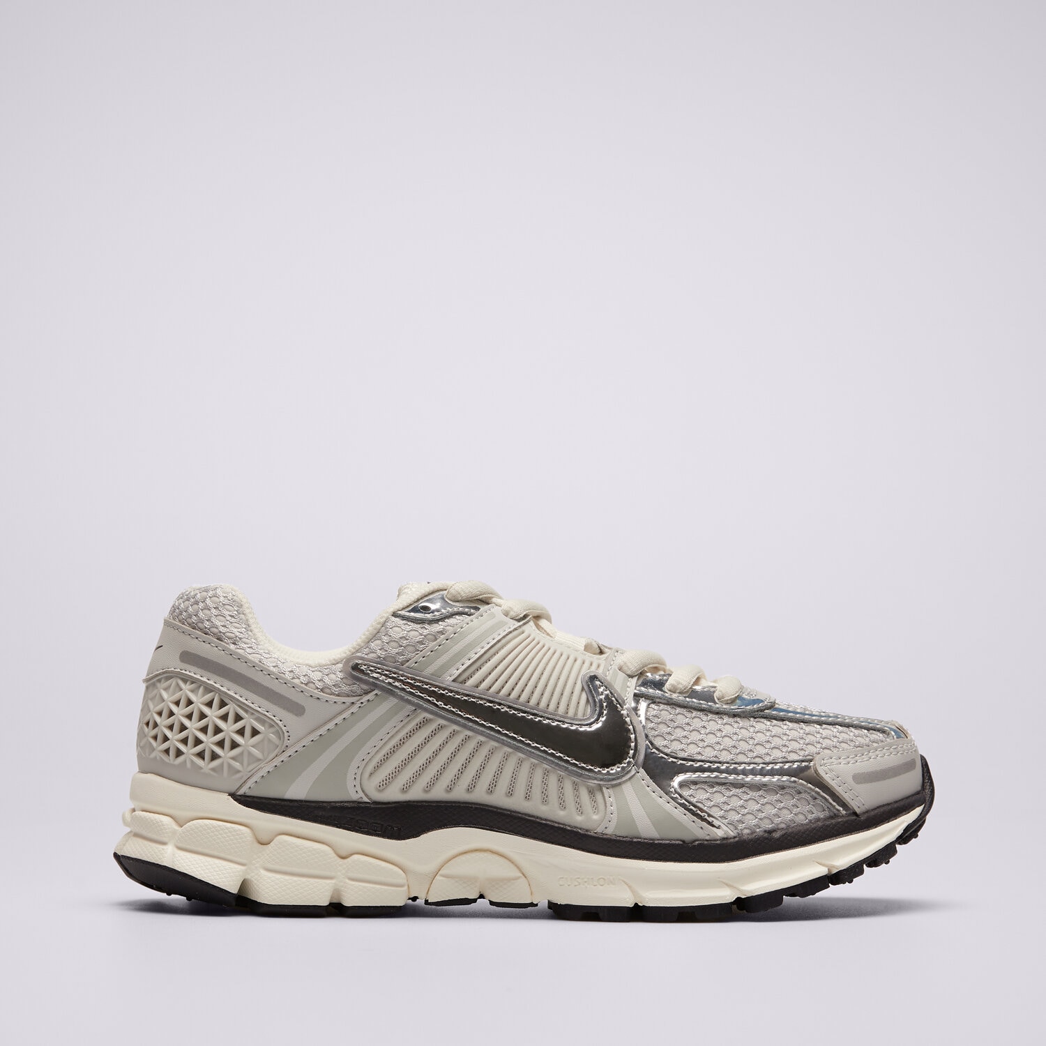 Buty sneakersy damskie NIKE W ZOOM VOMERO 5 NA FD0884-025 SZARY