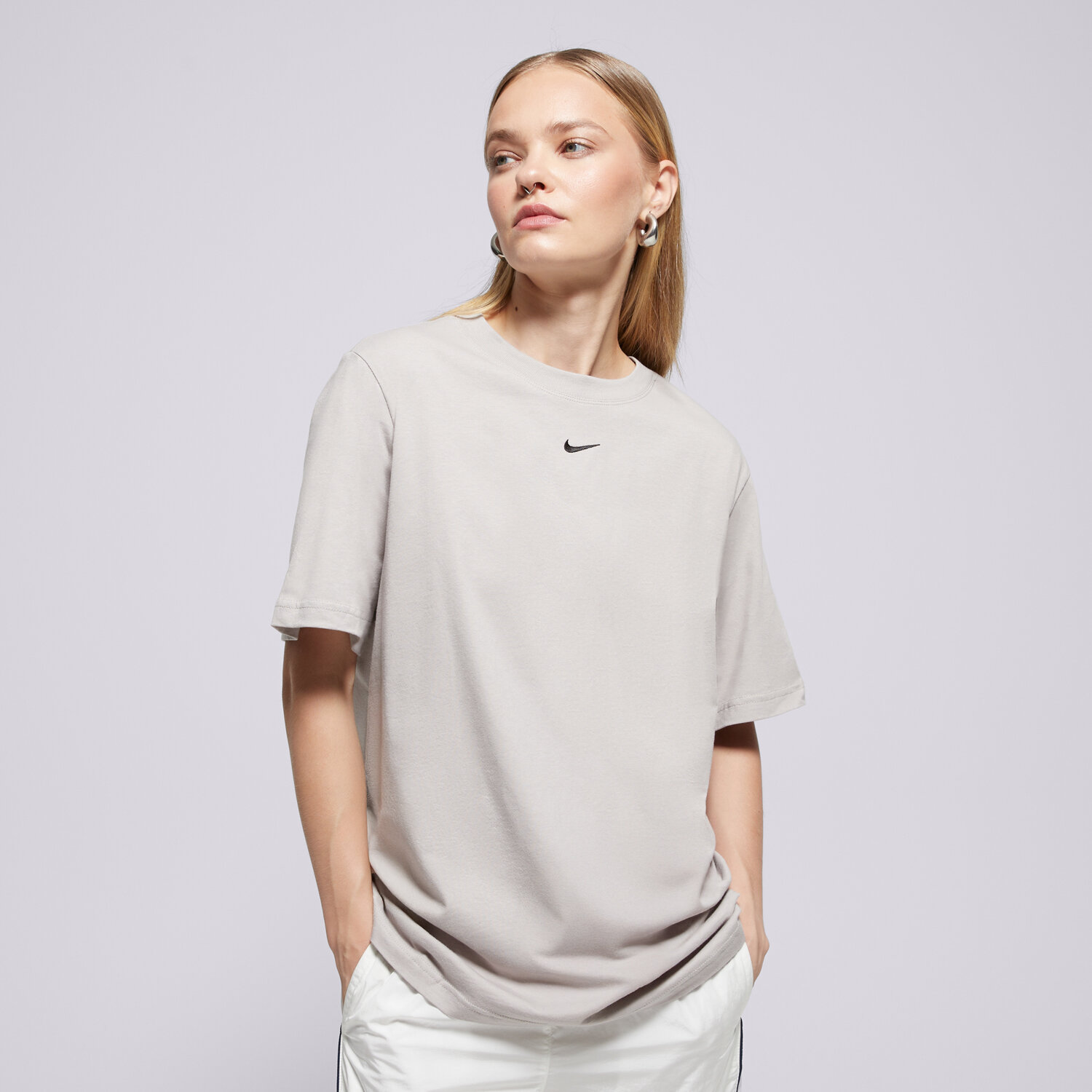 Koszulka, t-shirt damski NIKE T-SHIRT W NSW TEE ESSNTL LBR FD4149-009 SZARY