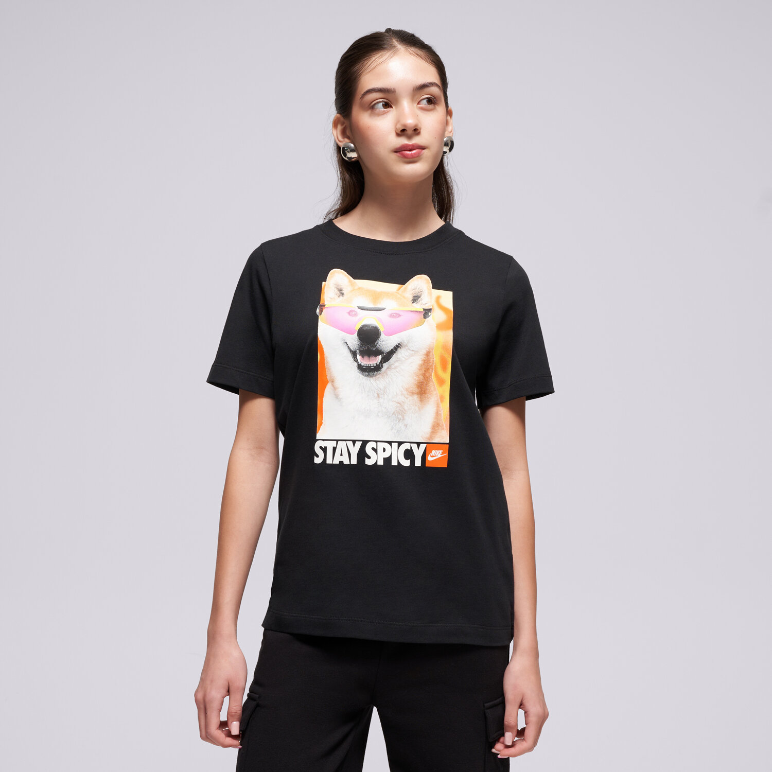 Koszulka, t-shirt dla dzieci NIKE T-SHIRT K NSW TEE PHOTO SHIBA GIRL HV5206-010 CZARNY