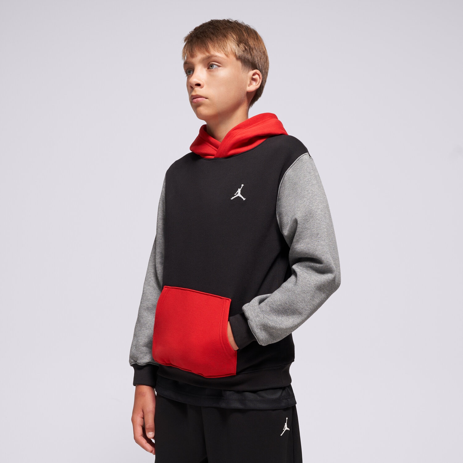 Sportowa bluza dziecięca JORDAN BLUZA Z KAPTUREM MJ BRKLN FLC PO HOODIE MJ BRKLN FLC 95F116-KR5 MULTICOLOR