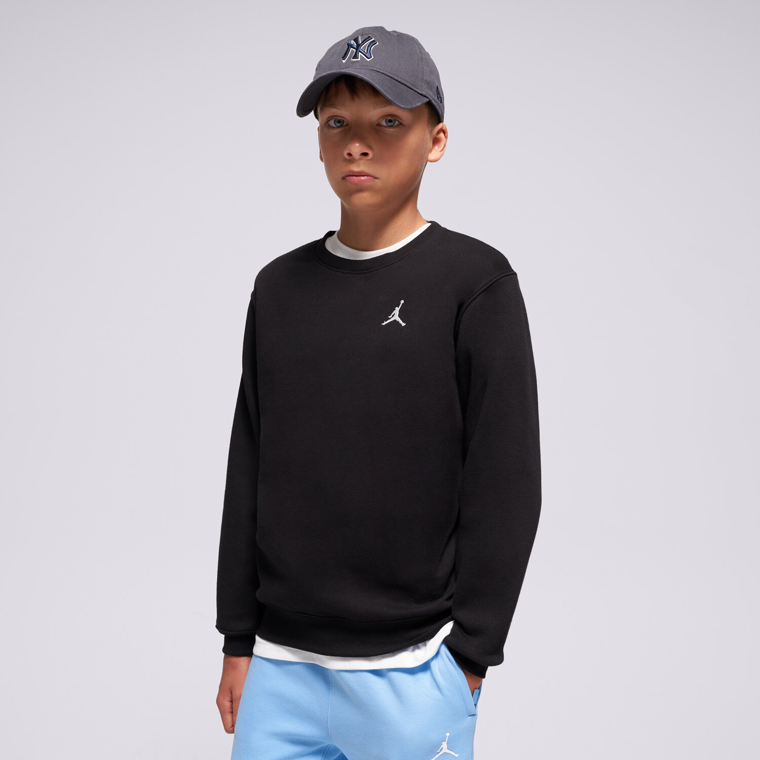 Sportowa bluza dziecięca JORDAN BLUZA JDN MJ BRKLN FLC CREW BOY 95F114-023 CZARNY