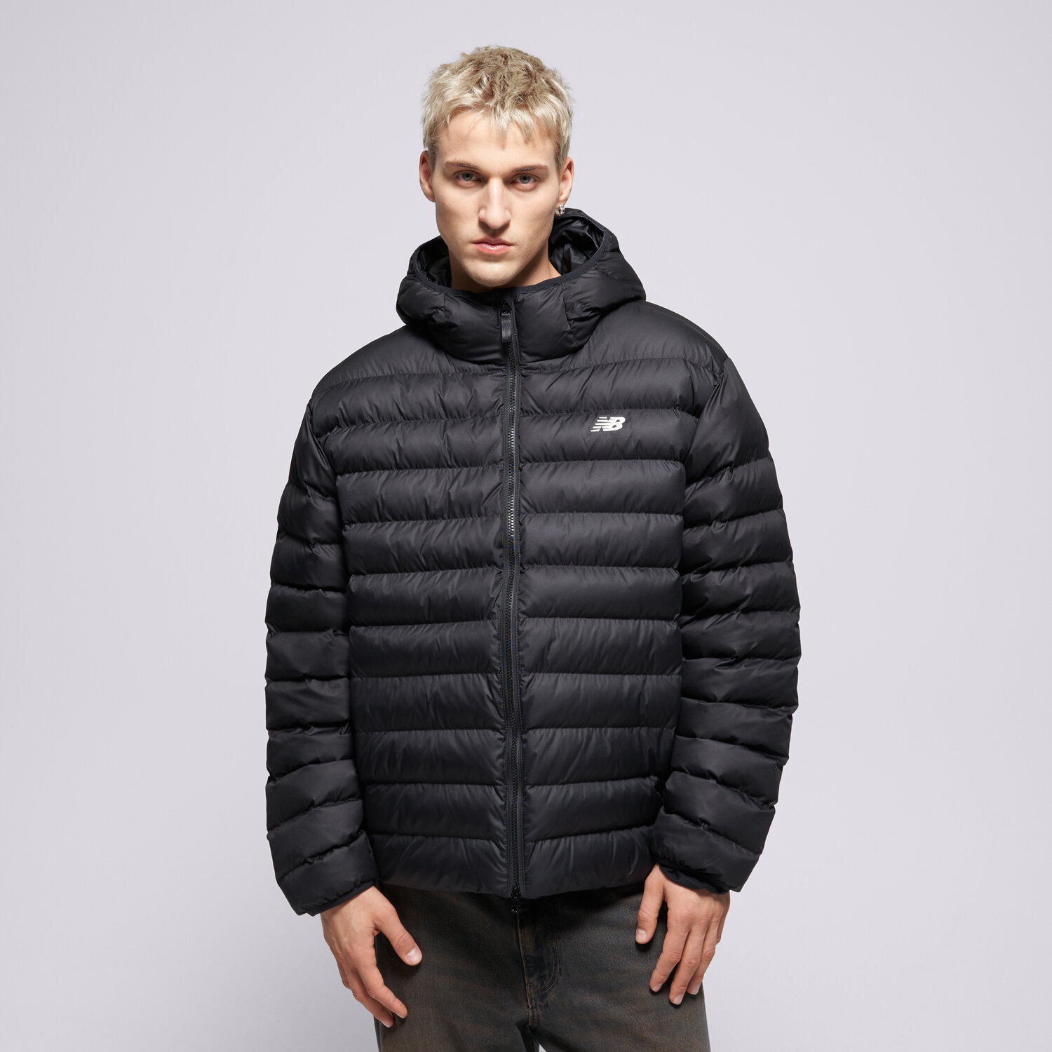 Kurtka zimowa męska NEW BALANCE KURTKA HOODED PUFFER JACKET MO53500BK CZARNY