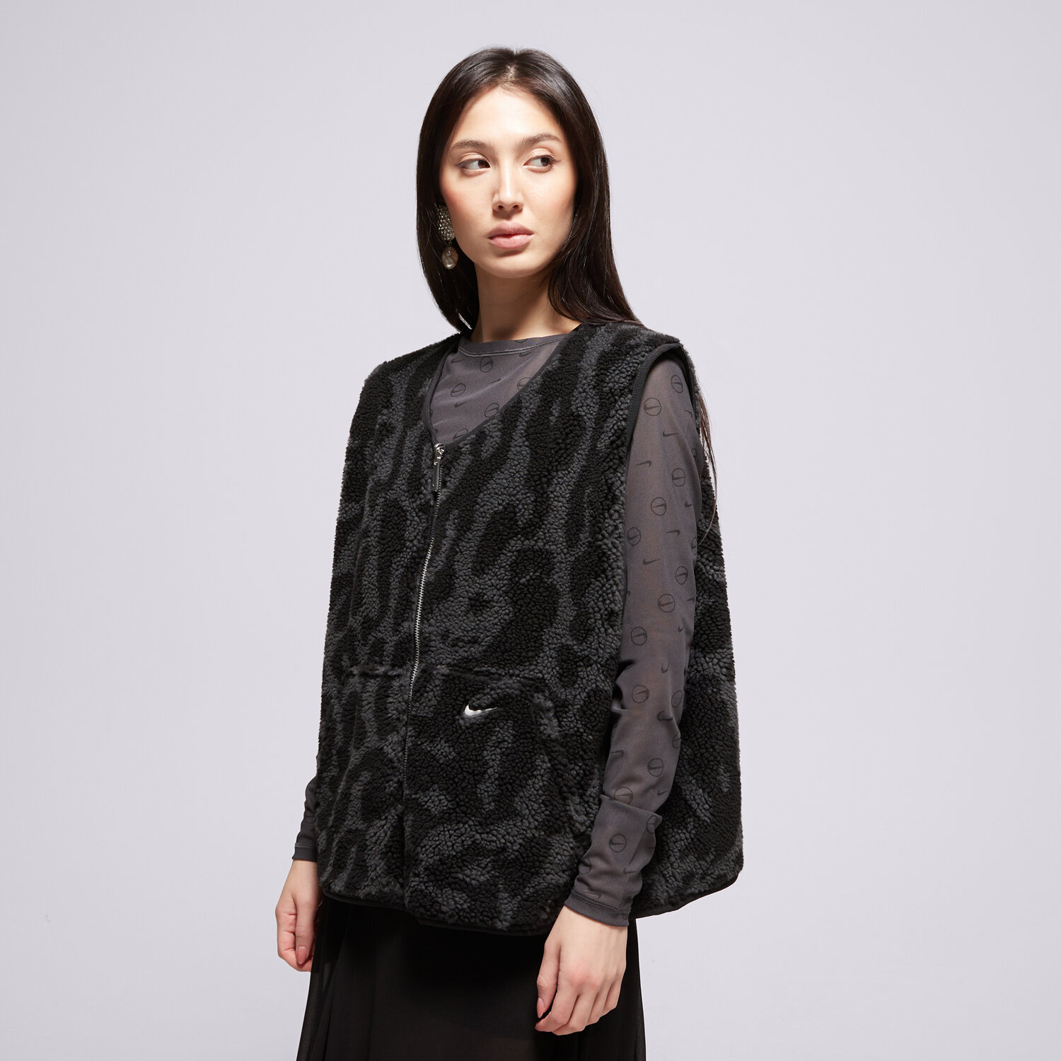 Bezrękawniki damskie sportowe NIKE BEZRĘKAWNIK W NSW STREET SHERPA VEST HV2073-010 CZARNY