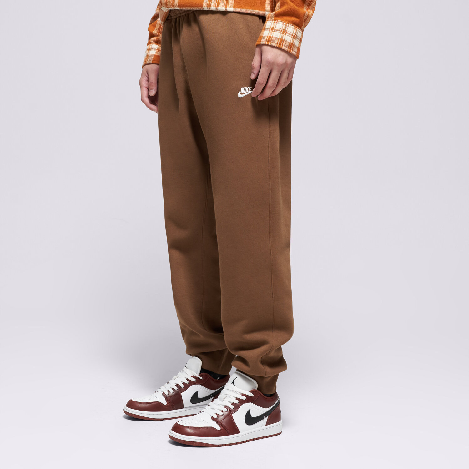 Spodnie sportowe męskie NIKE SPODNIE M NK CLUB BB JOGGER FN3787-235 BRĄZOWY